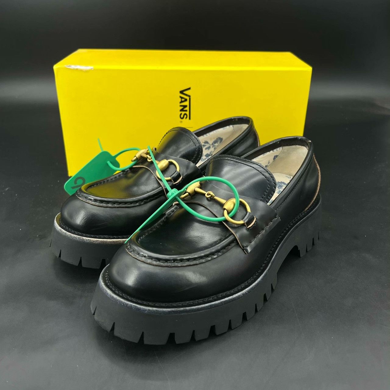 Gucci Gucci Lowtop Sneakers 37 Women Size US 6.5 / IT 36.5 - 1 Thumbnail
