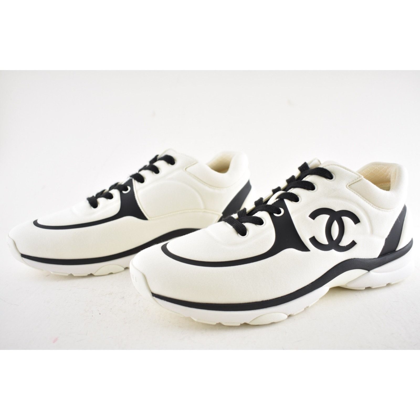 Chanel Chanel 20C Men White Black Neoprene CC Logo Low Top Size US 11 / EU 44 - 10 Thumbnail