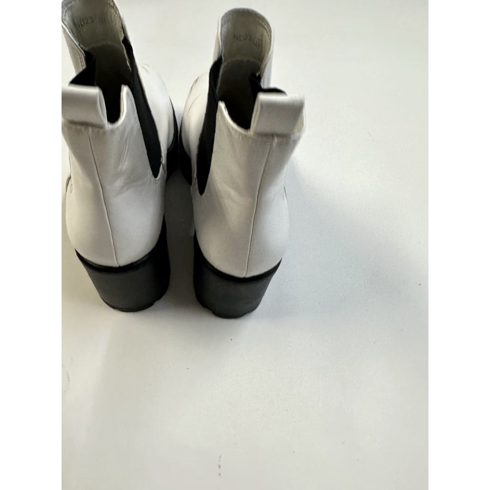 Nasty Gal Nasty Gal Women Chelsea Boot Liza White Size 6 US Block Heel Synthetic Faux Leather Chelsea Shaft Ankle Casual Shoes Size US 6 / IT 36 - 7 Thumbnail