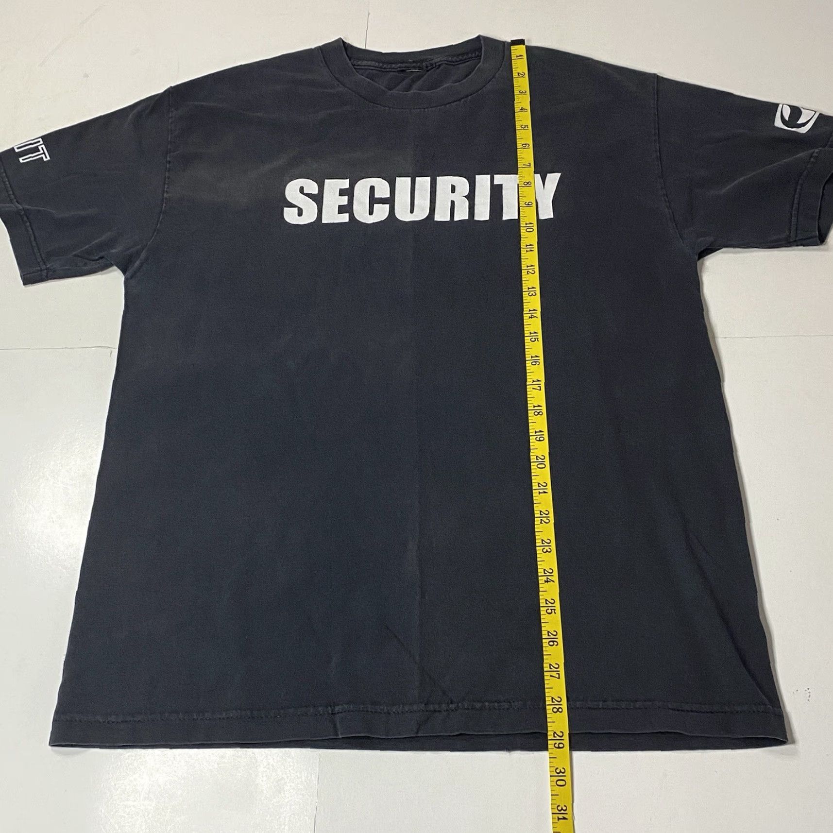 Vintage VINTAGE Split T-Shirt SECURITY Surf Skate Faded Men's Size Large Grunge Y2K 90s Retro Vintage Shirt Size US L / EU 52-54 / 3 - 5 Thumbnail