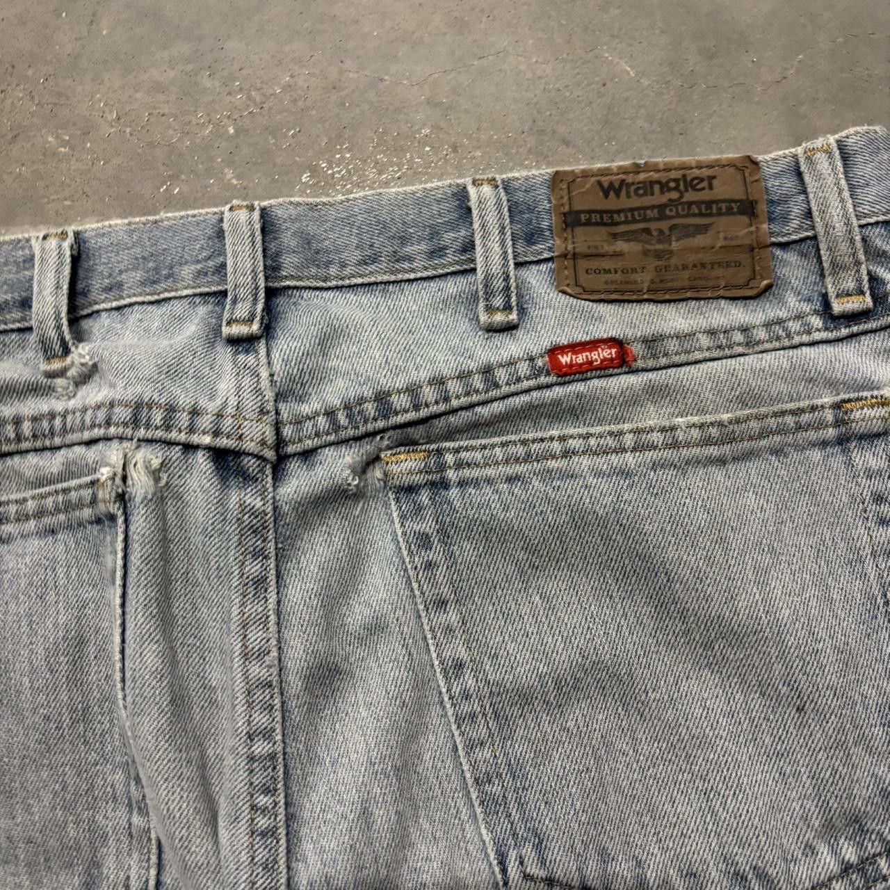 Japanese Brand × Vintage Crazy Vintage Y2K/2000s Faded Light Wash Essential Denim Jeans! Size US 33 - 7 Thumbnail