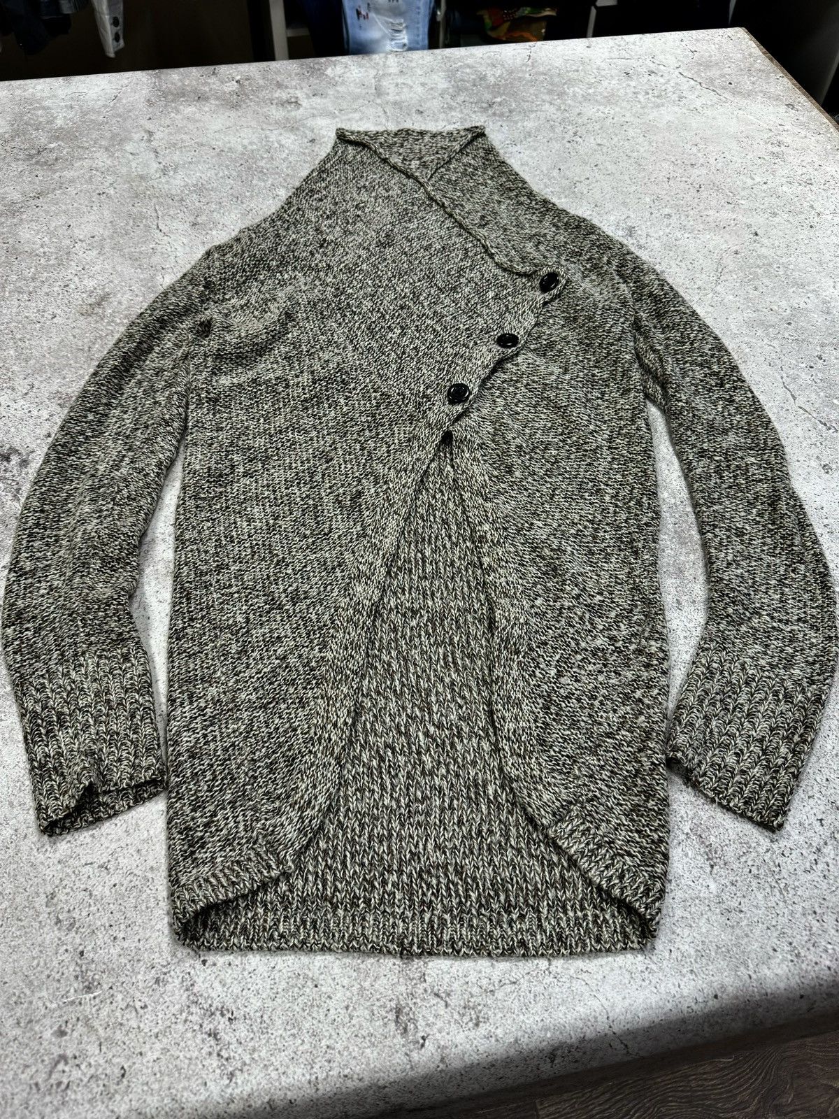 Japanese Brand Vintage Asymmetric Button Long Sweater Size US M / EU 48-50 / 2 - 11 Thumbnail