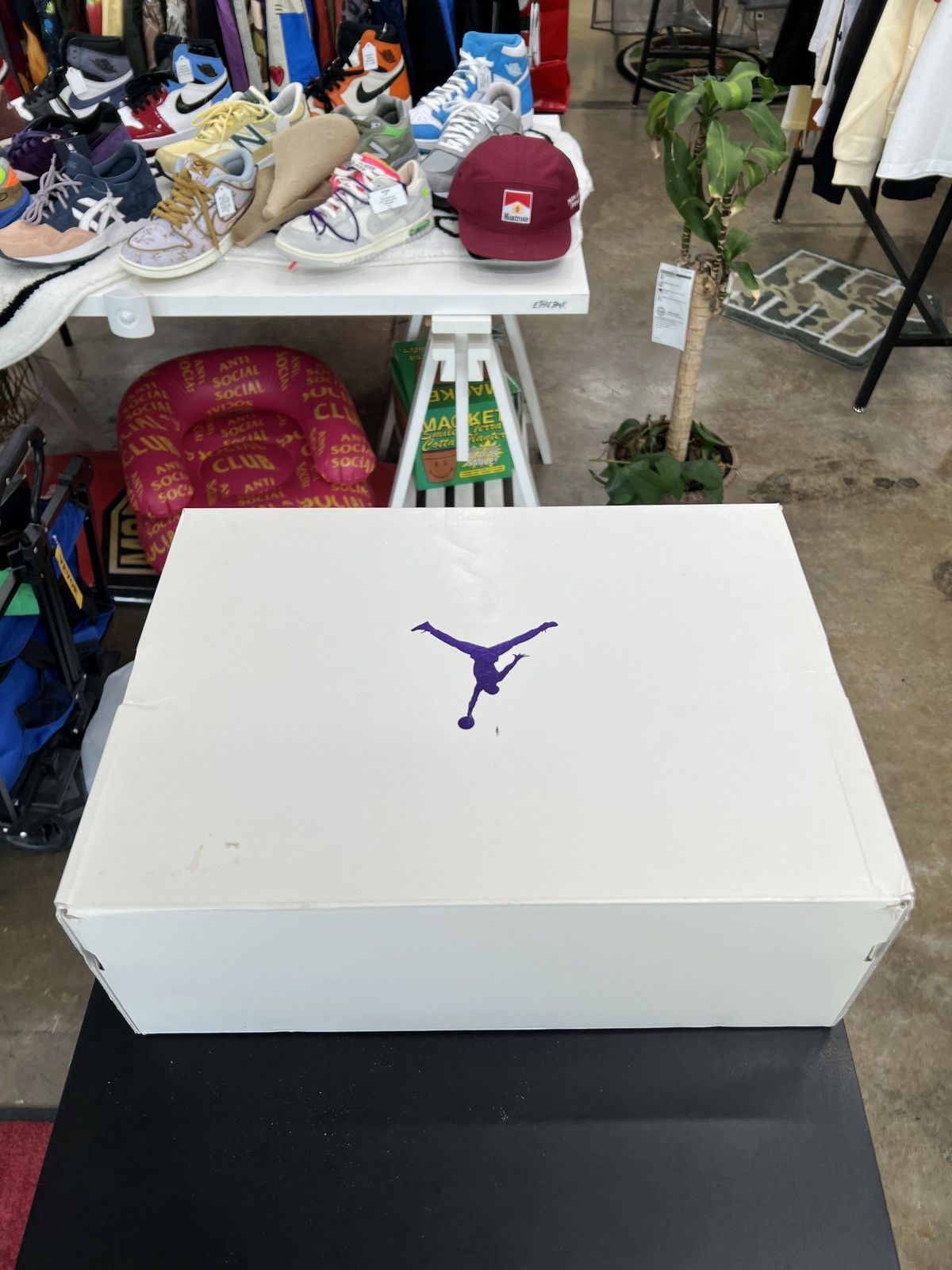 Jordan Brand Air Jordan 4 Metallic Purple Sz. 13 (2020) Size US 13 / EU 46 - 15 Thumbnail
