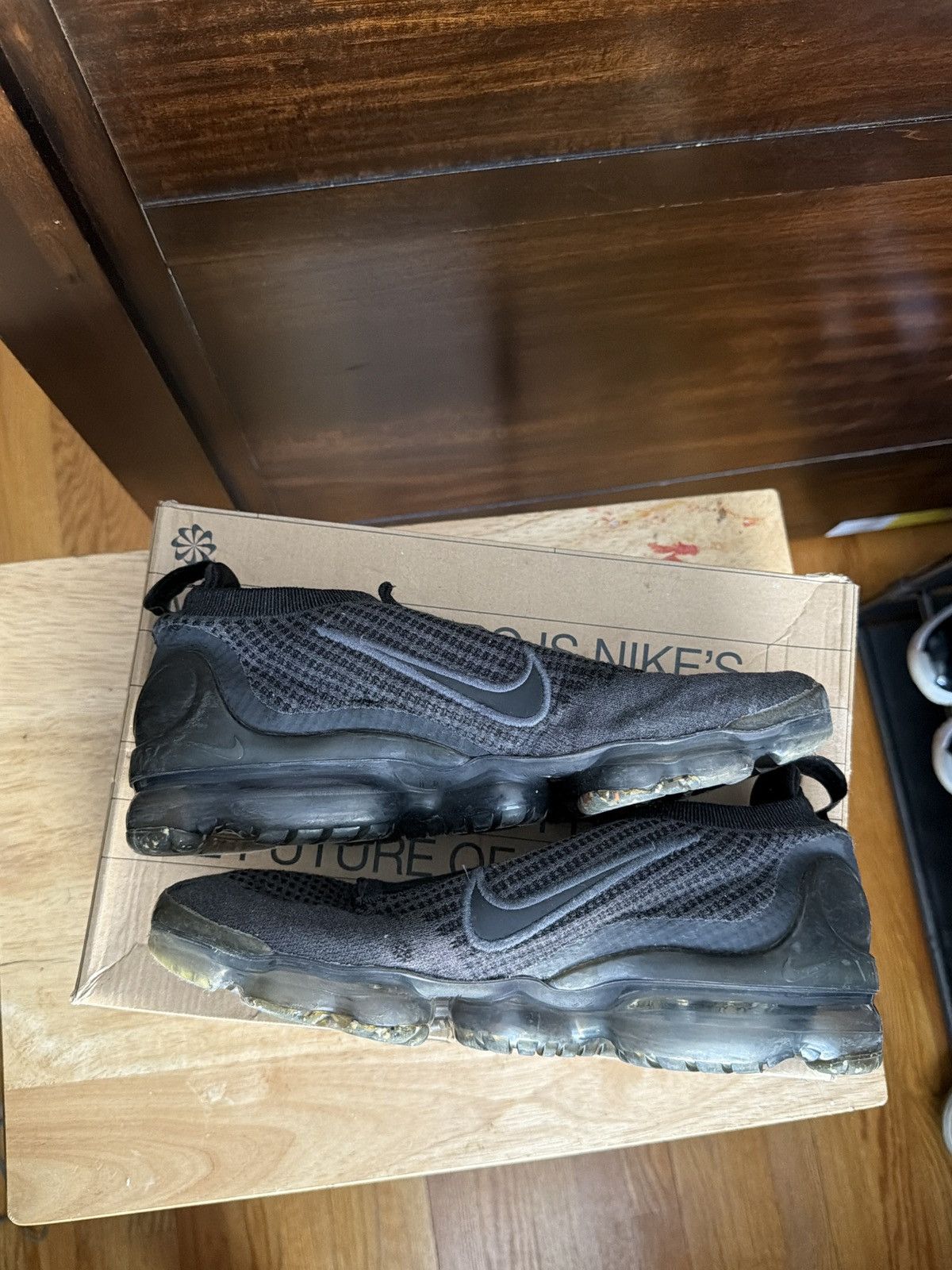 Nike Nike Air VaporMax 2021 Flyknit Triple Black Size US 10 / EU 43 - 1 Thumbnail