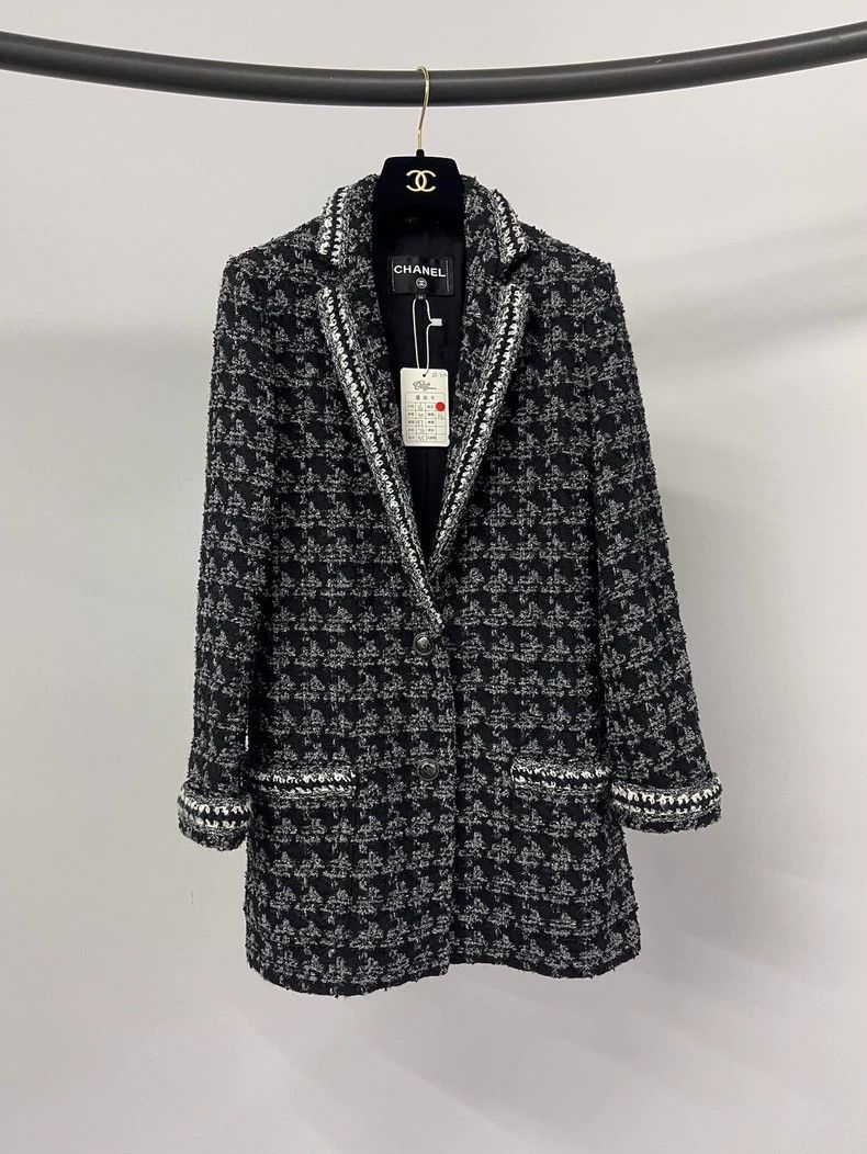 Chanel Chanel Forest series black and silver tweed bird coat Size XS / US 0-2 / IT 36-38 - 1 Thumbnail
