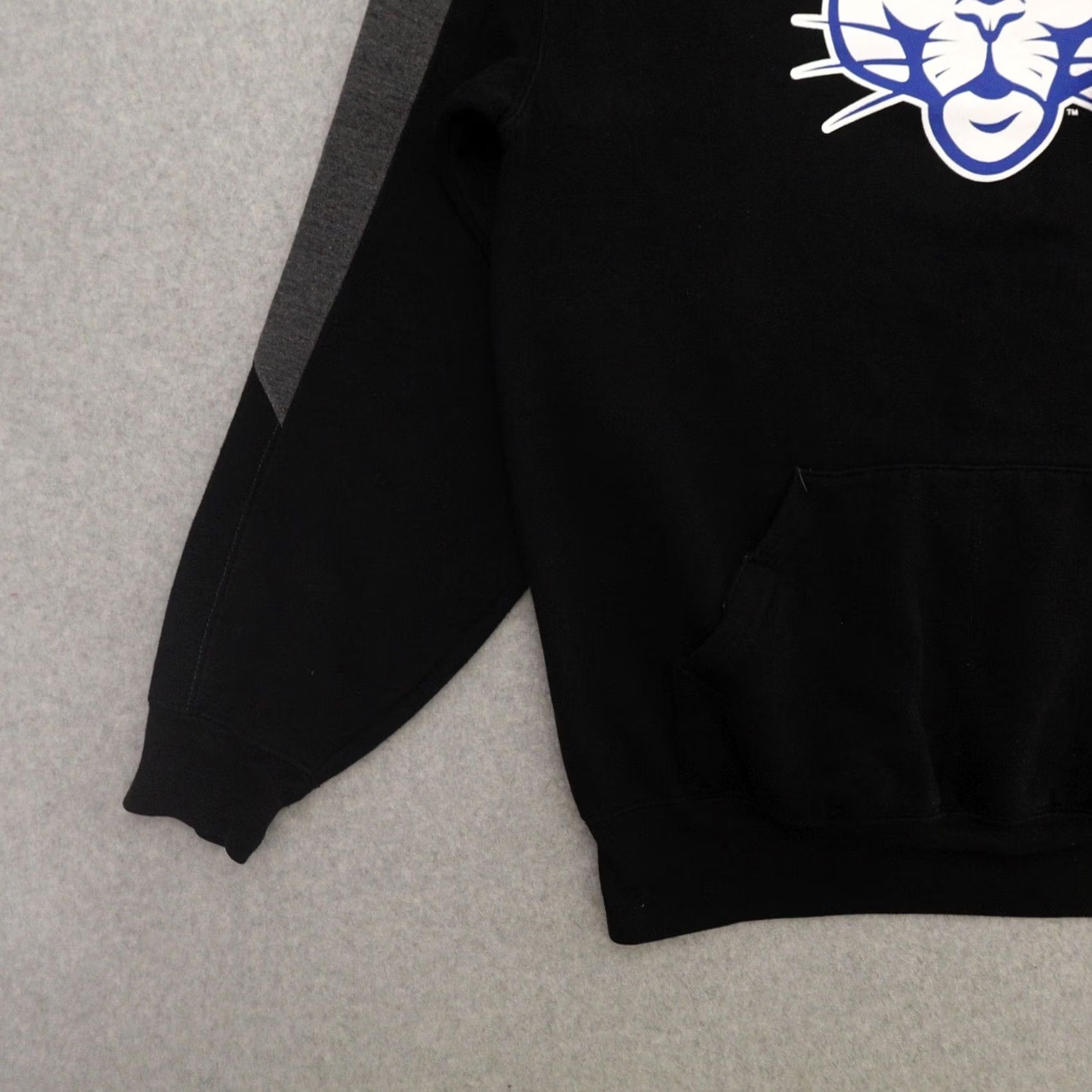 Cougar BYU Cougars Hoodie Men Large Black Badger Sport Pullover Size Large Black Cougar Graphic in Black Size US L / EU 52-54 / 3 - 6 Thumbnail