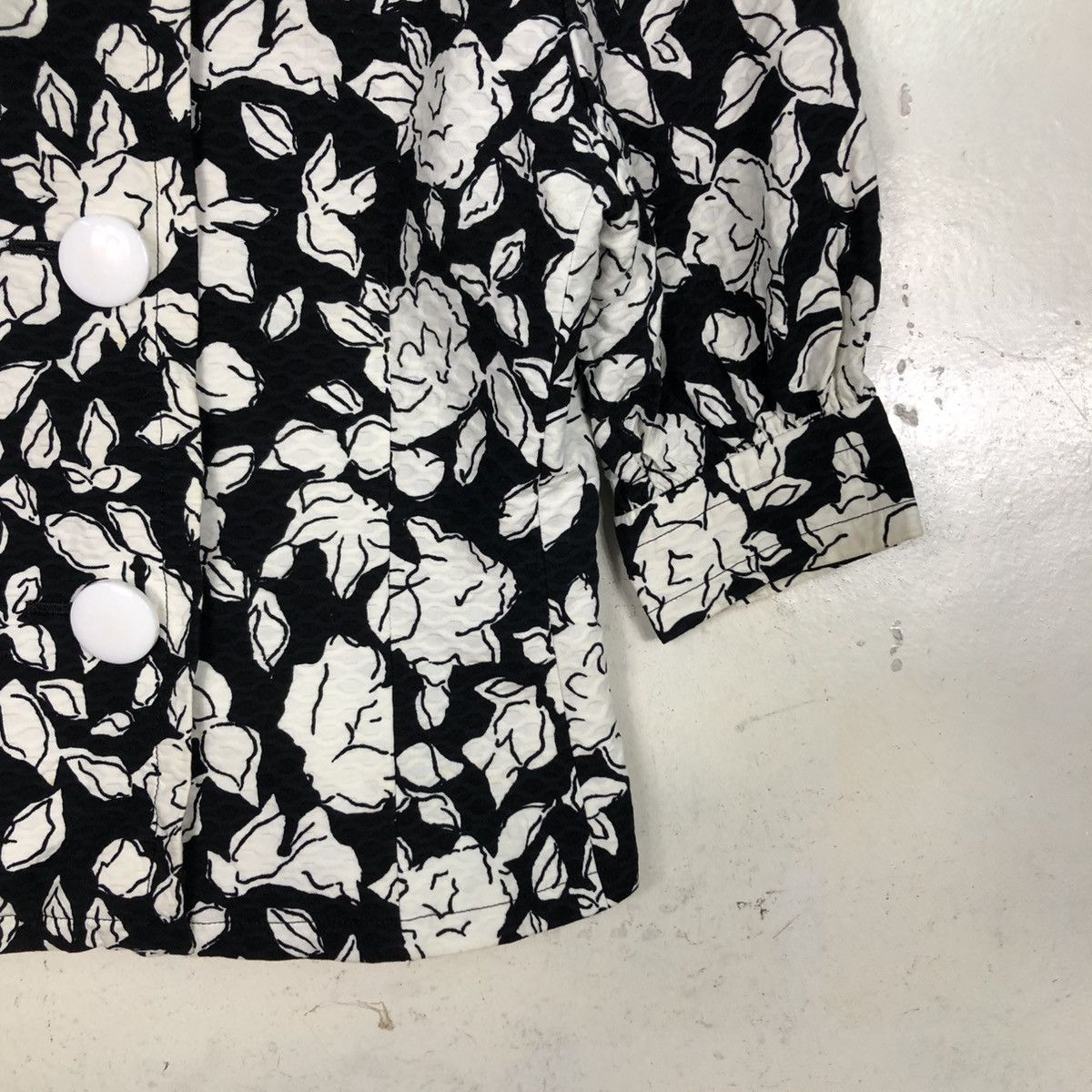 Givenchy 📌Cropped Short Sleeve Givenchy Nouvelle Boutique Paris Size M / US 6-8 / IT 42-44 - 7 Thumbnail