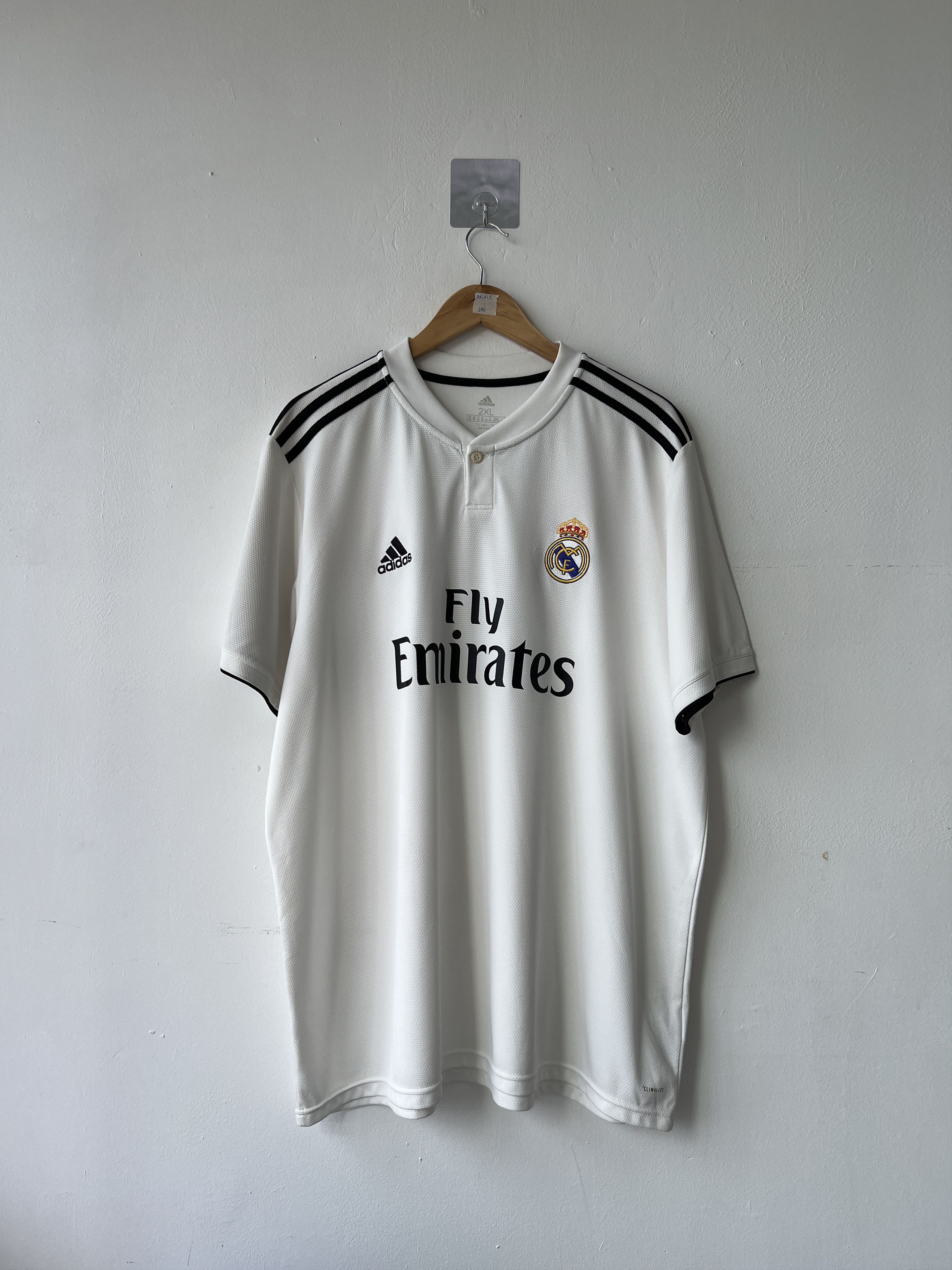 Adidas (XXL) Real Madrid 2018-19 Home Kit Modric #10 Size US XXL / EU 58 / 5 - 2 Thumbnail