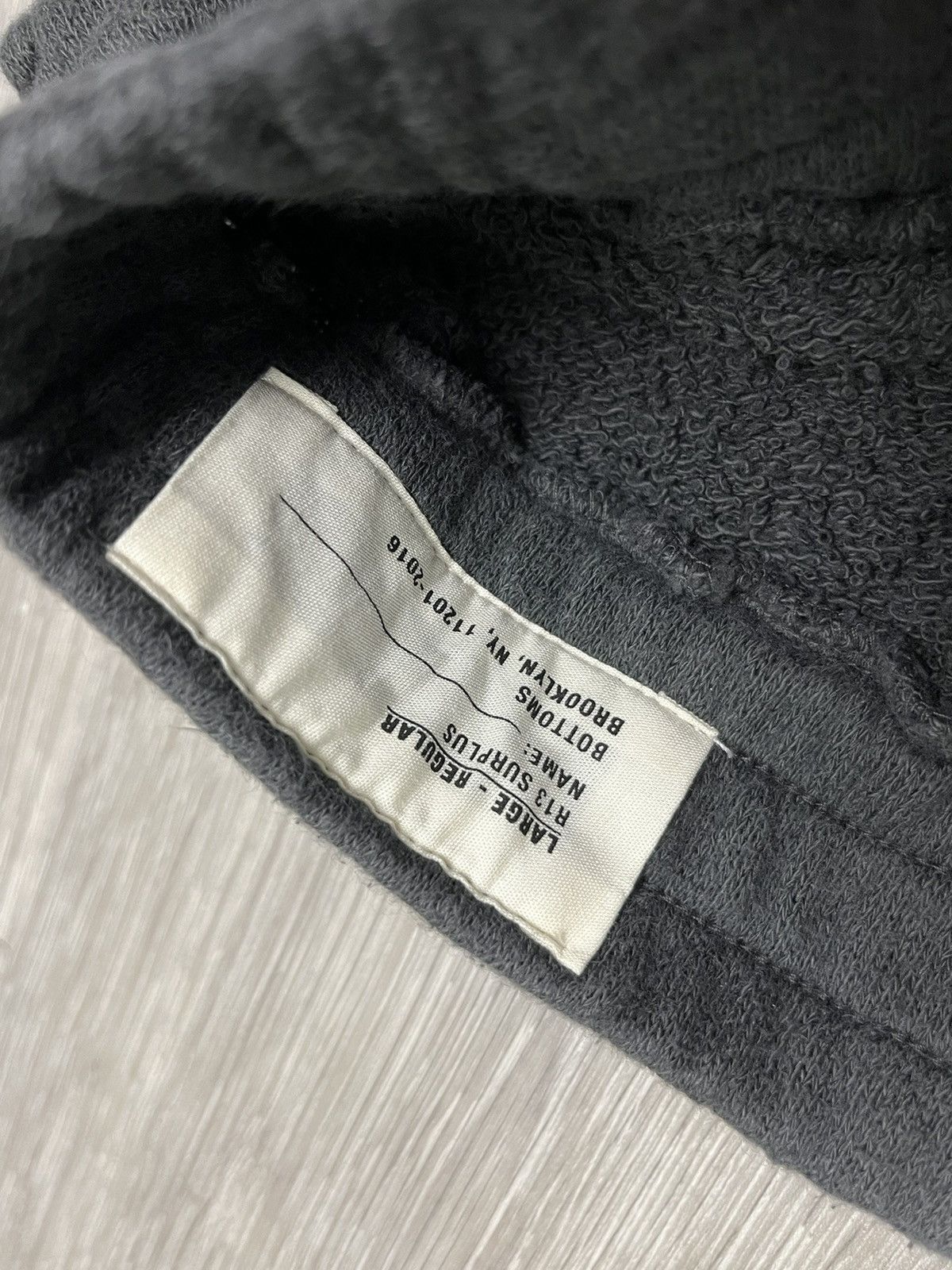 R13 Logo short. XL Size US 34 / EU 50 - 4 Thumbnail