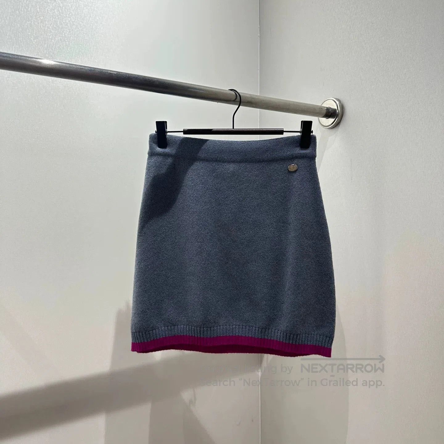 Chanel Chanel Color-Blocked Logo Clasp Cashmere Skirt. Size 33" - 1 Thumbnail