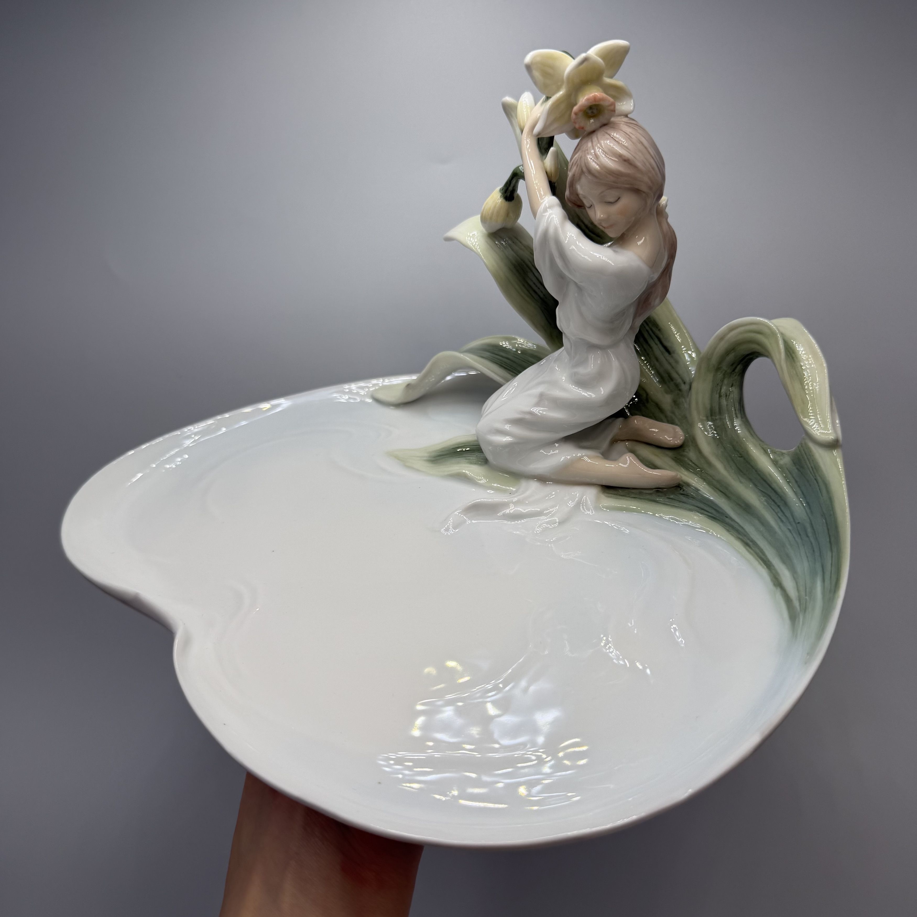 Other Unicorn Studio Porcelain Girl Daffodil Tray Dish Figurine Size ONE SIZE - 3 Thumbnail