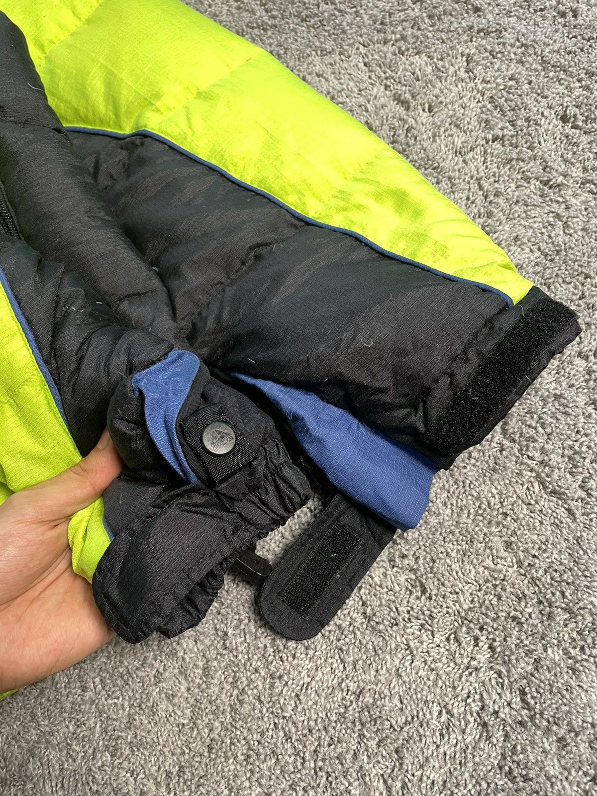 Nike ACG Vintage Nike ACG Green Neon Puffer Jacket Size US L / EU 52-54 / 3 - 8 Thumbnail
