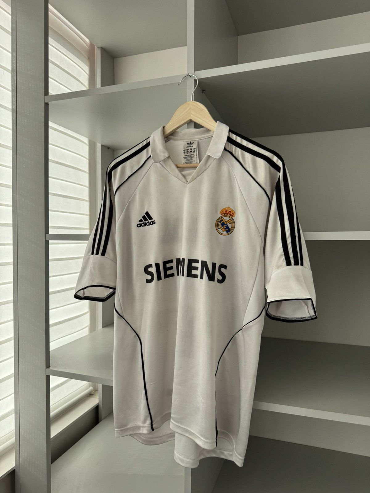 Adidas Adidas Real Madrid 7 Raul 2005 2006 Siemens Home Jersey Size US M / EU 48-50 / 2 - 6 Thumbnail