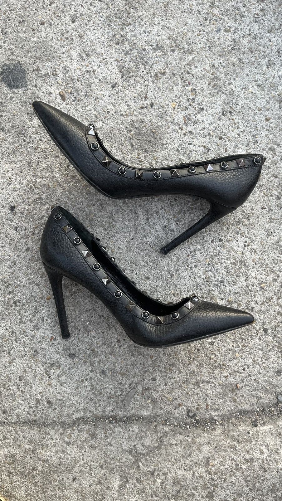 Giovanni Valentino Valentino Garavani Black Leather Rolling Rockstud Pointed🖤👠 Size US 5.5 / IT 35.5 - 2 Thumbnail