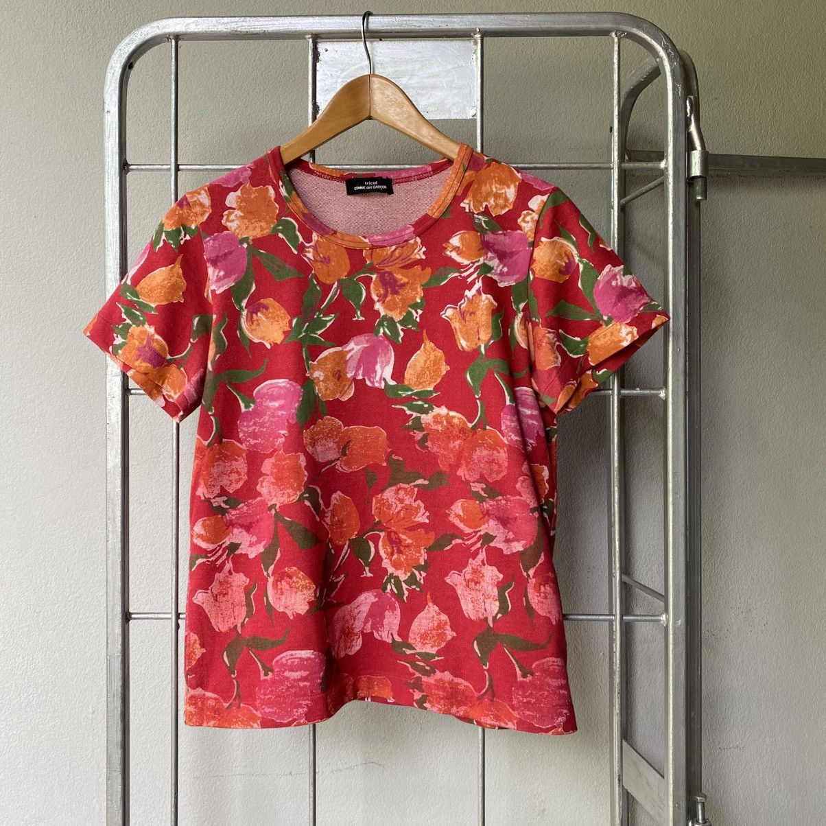 Comme des Garcons Comme des Garcons Red Floral Tee Size S / US 4 / IT 40 - 1 Thumbnail