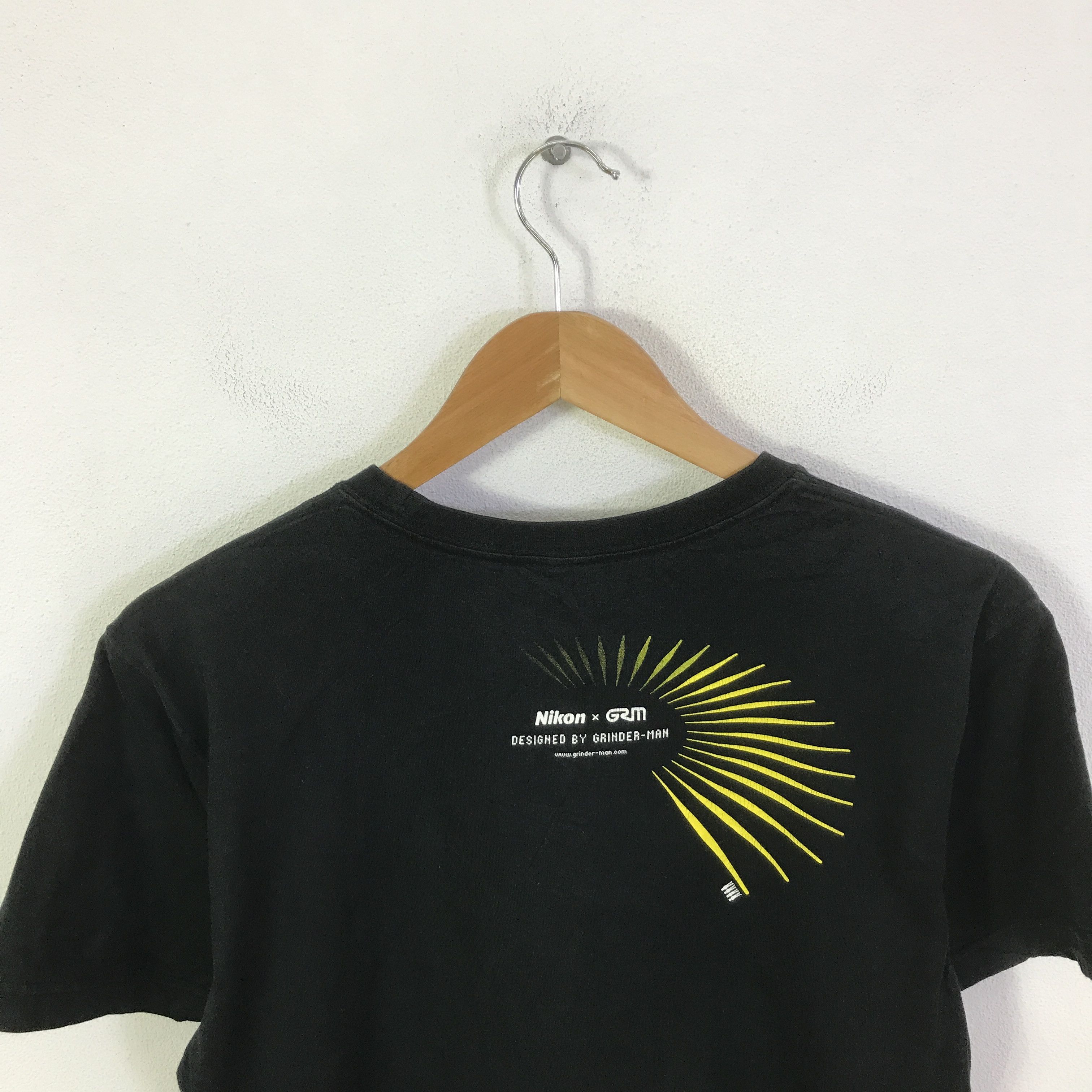 Uniqlo nikon x grm t-shirt K93B35 Size US M / EU 48-50 / 2 - 4 Thumbnail