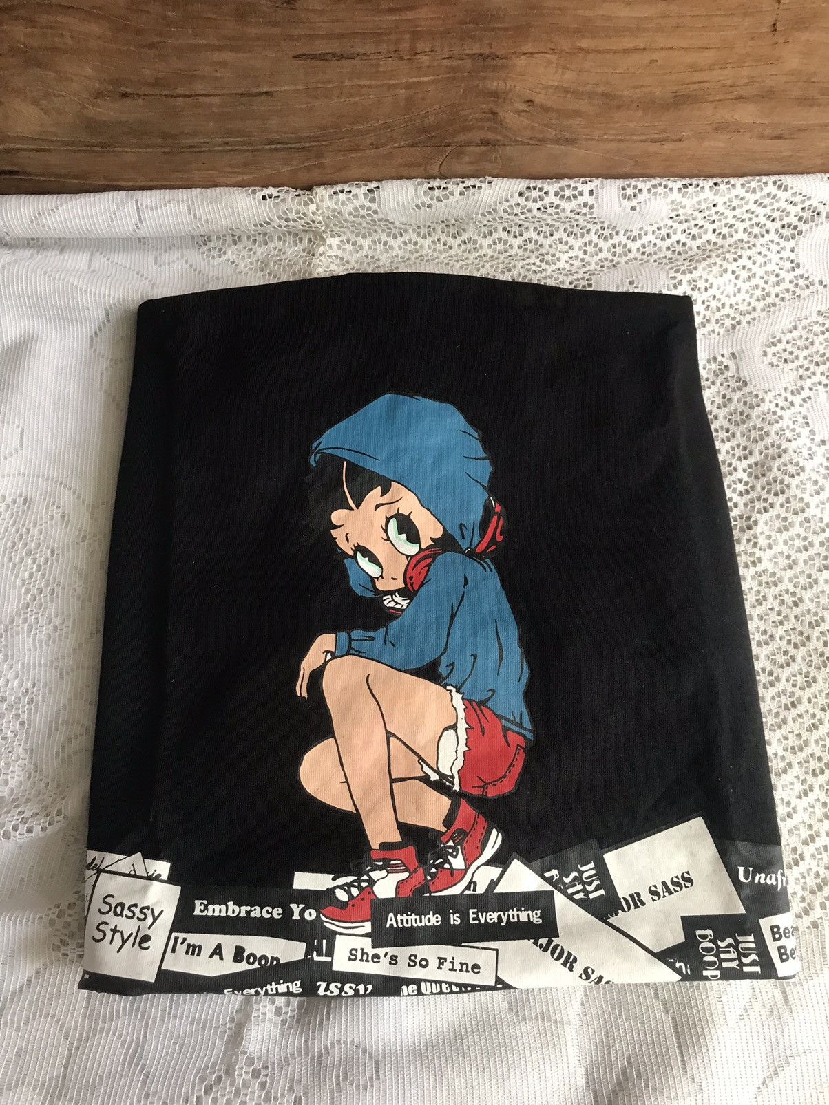 Vintage Women's Sassy Betty Boop Sneakers Tshirt Size US L / EU 52-54 / 3 - 1 Thumbnail