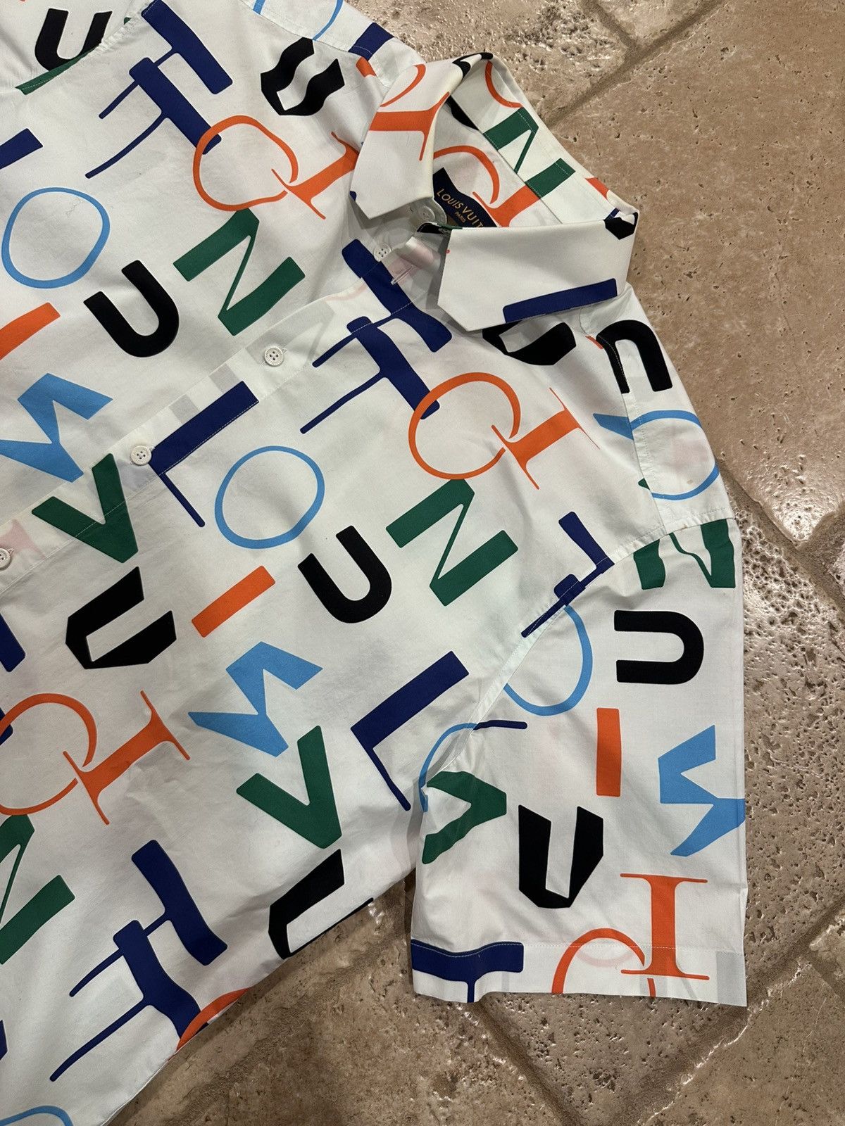 Louis Vuitton Louis Vuitton Electric Letters Multicolor White Button Shirt Size US L / EU 52-54 / 3 - 5 Thumbnail