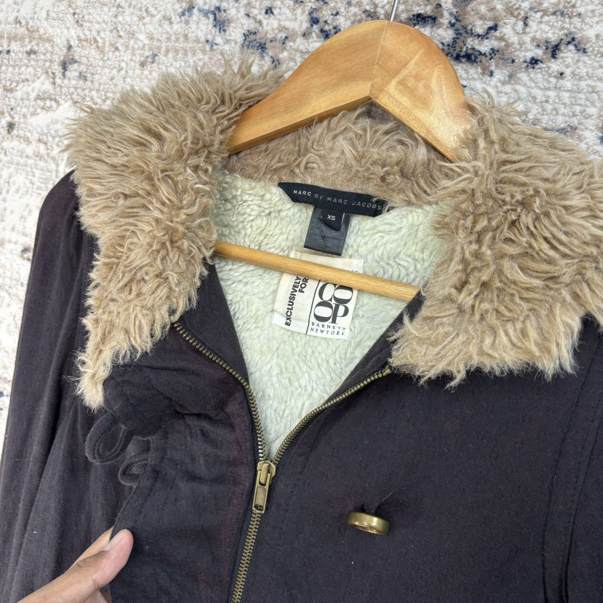 Marc by Marc Jacobs MARC by MARC JACOB x BARNEY NEW YORK FAUX FUR JACKET Size XS / US 0-2 / IT 36-38 - 9 Thumbnail