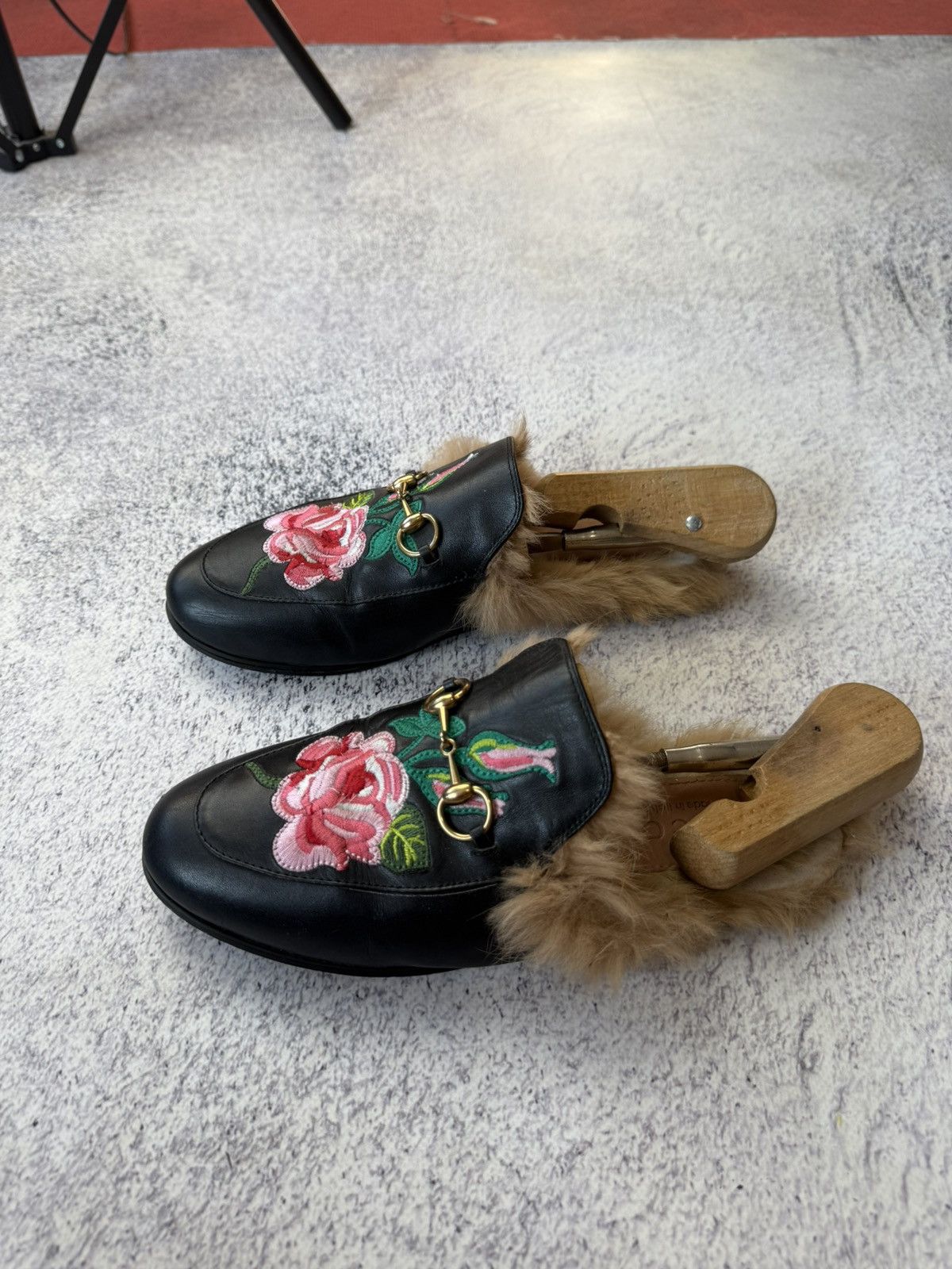 Gucci Gucci Princetown Fur Slippers with Rose Embroidery Size US 5.5 / EU 38 - 3 Thumbnail