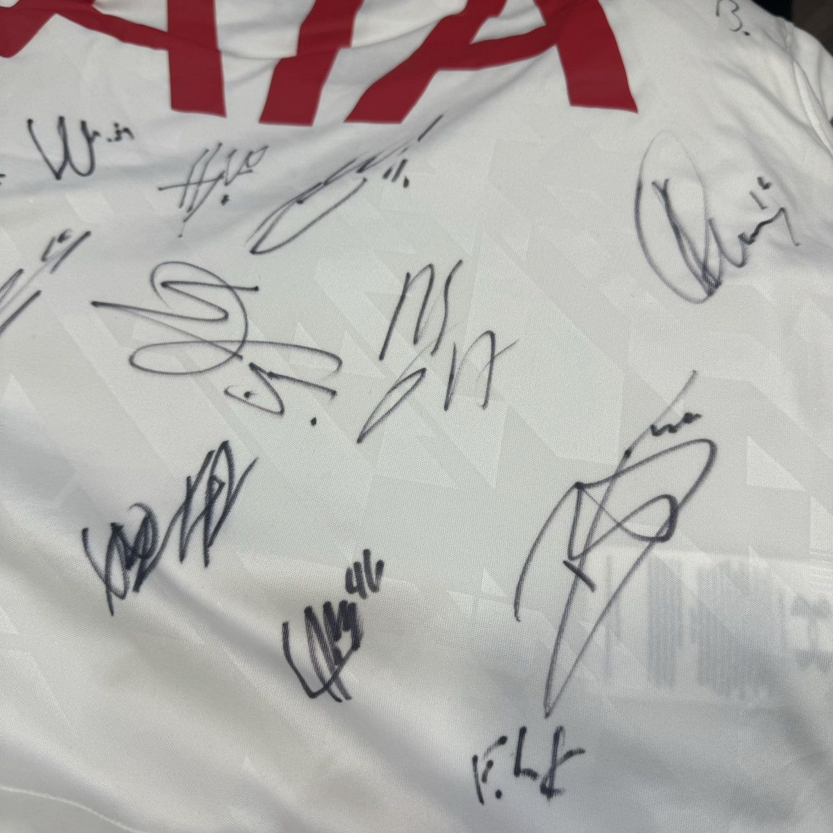 Under Armour Tottenham Hotspur 25/26 squad signature jersey Size US S / EU 44-46 / 1 - 4 Thumbnail