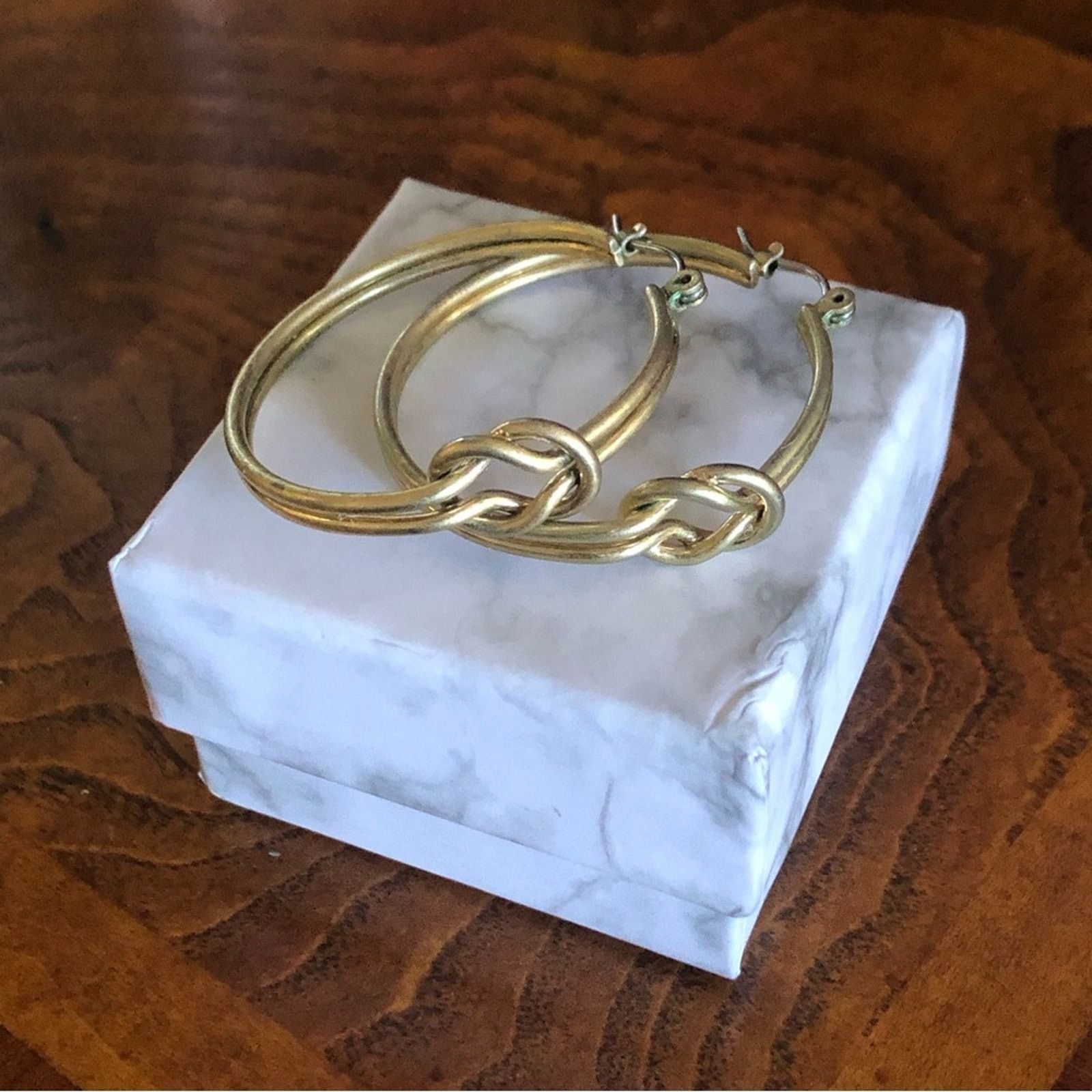 Vintage Vintage gold plated knot accent hoop earrings Size ONE SIZE - 1 Thumbnail