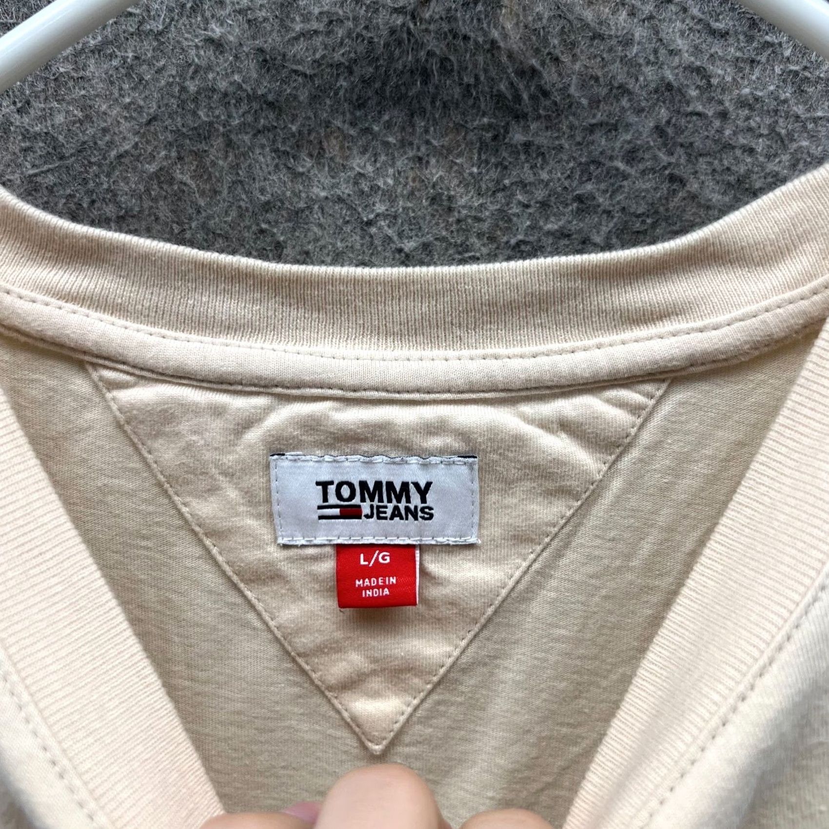 Tommy Hilfiger VINTAGE Tommy Hilfiger Shirt Womens Large Beige Crewneck Tee Cropped Flag Logo Size L / US 10 / IT 46 - 6 Thumbnail