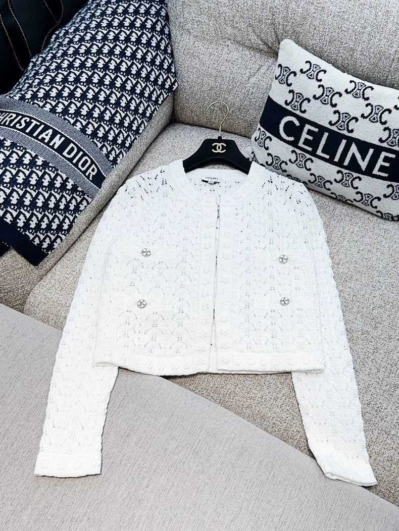 Chanel Chanel 24P Spring and Summer Series White Flower Button Kn Size XXS / US 00 / IT 34 - 1 Thumbnail