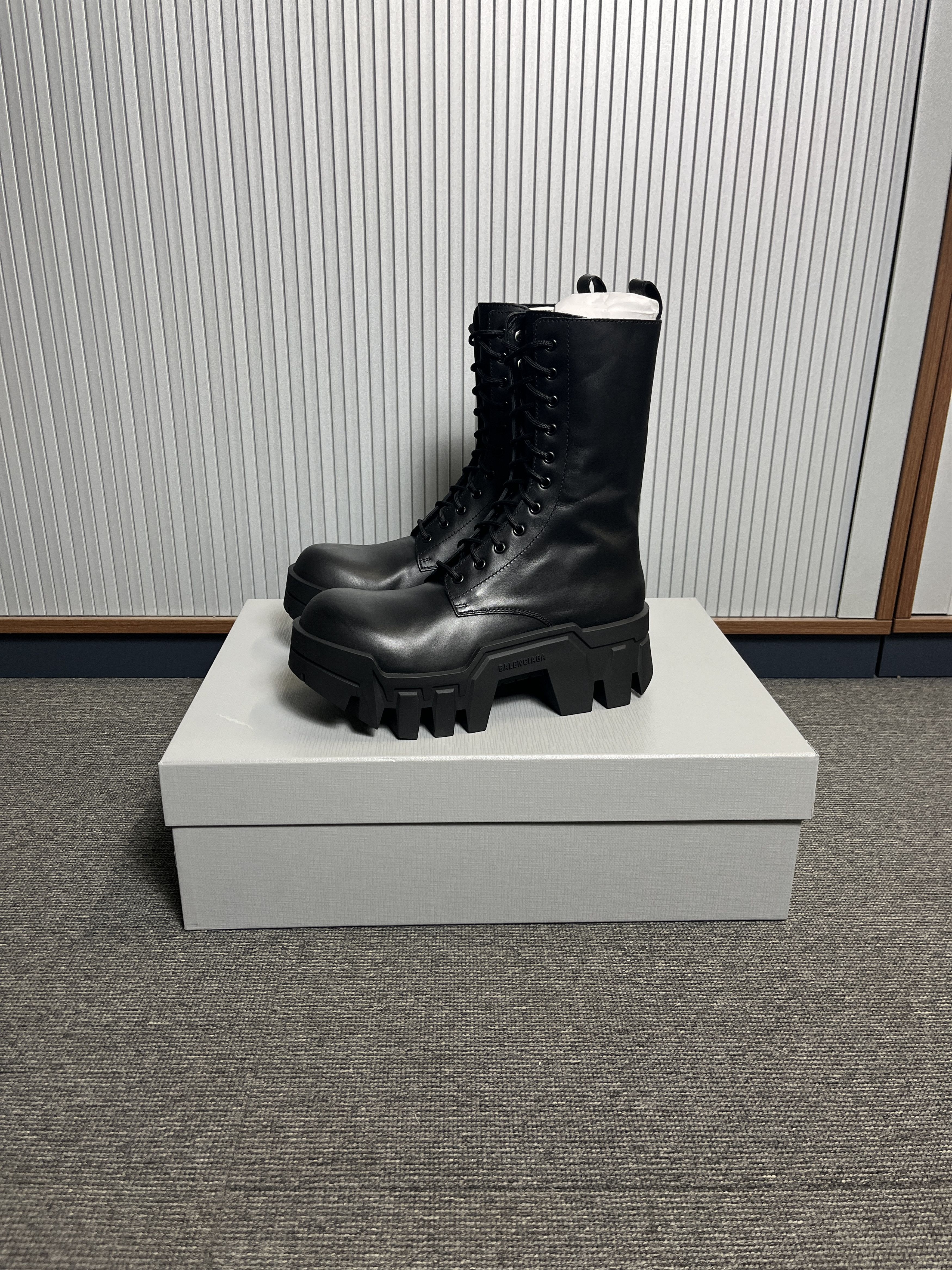 Balenciaga Balenciaga tractor stomper lace up bootie zip boot L20