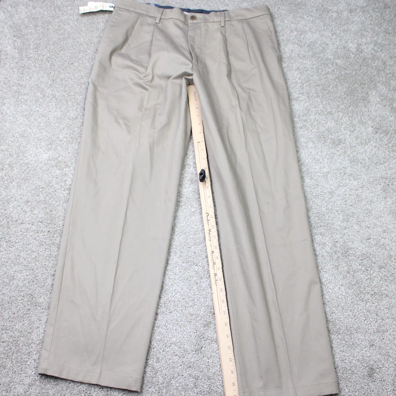 Dockers Dockers Pants Mens 36x32 Beige Signature Khaki Classic Fit Pleated Stretch NWT Size US 36 / EU 52 - 2 Thumbnail