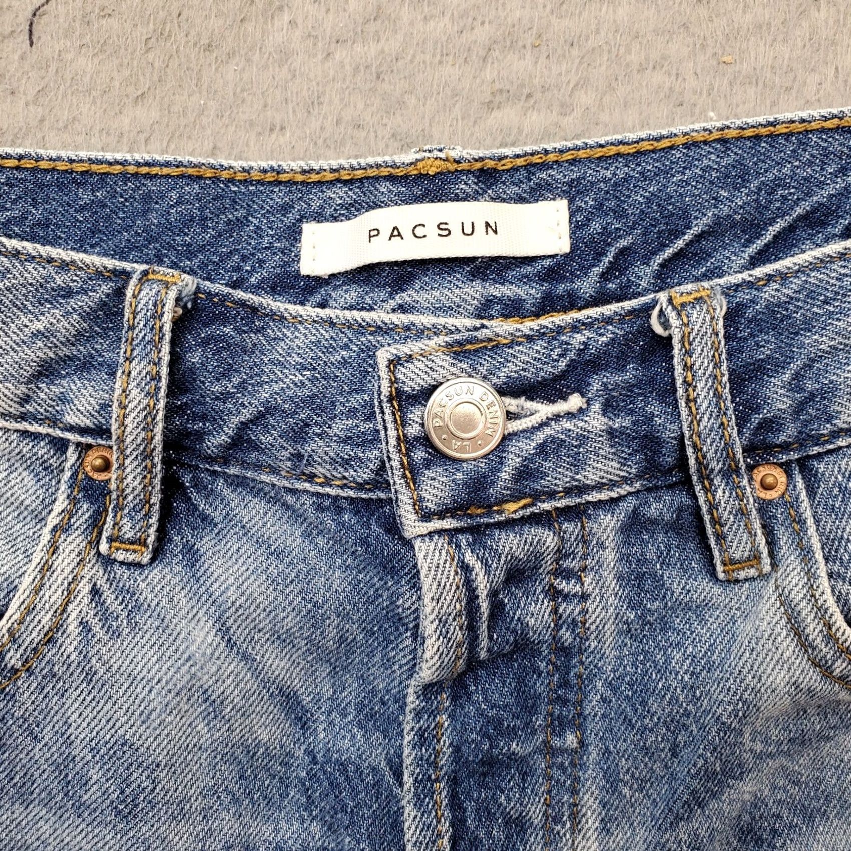 Pacsun VINTAGE PacSun Shorts Womens Size 27 Jean Denim Multi Button Fly Raw Hem Shorts Size 27" / US 4 / IT 40 - 6 Thumbnail