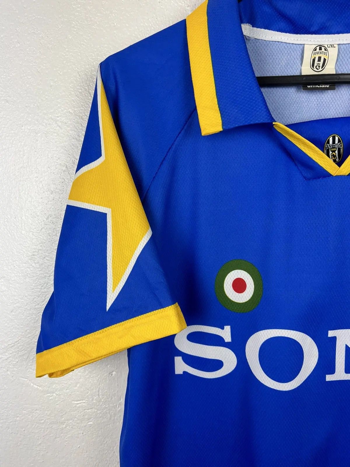Vintage 90s Vintage Juventus FC 1995/96 Away Kit #10 Soccer Jersey Size US L / EU 52-54 / 3 - 3 Thumbnail