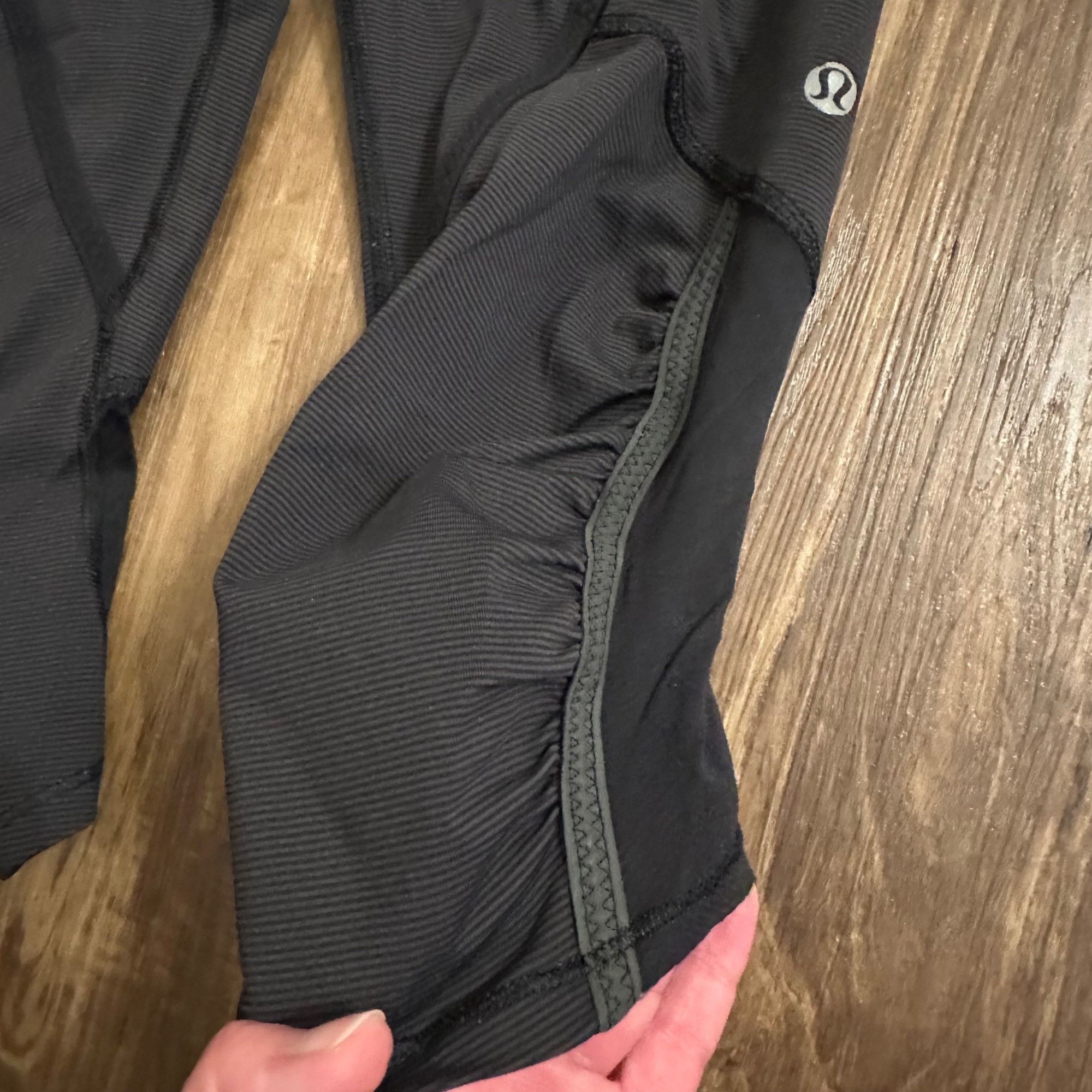 Lululemon Lululemon Run Pace Crop black/gray striped ruched sides acti Size 28" / US 6 / IT 42 - 9 Thumbnail