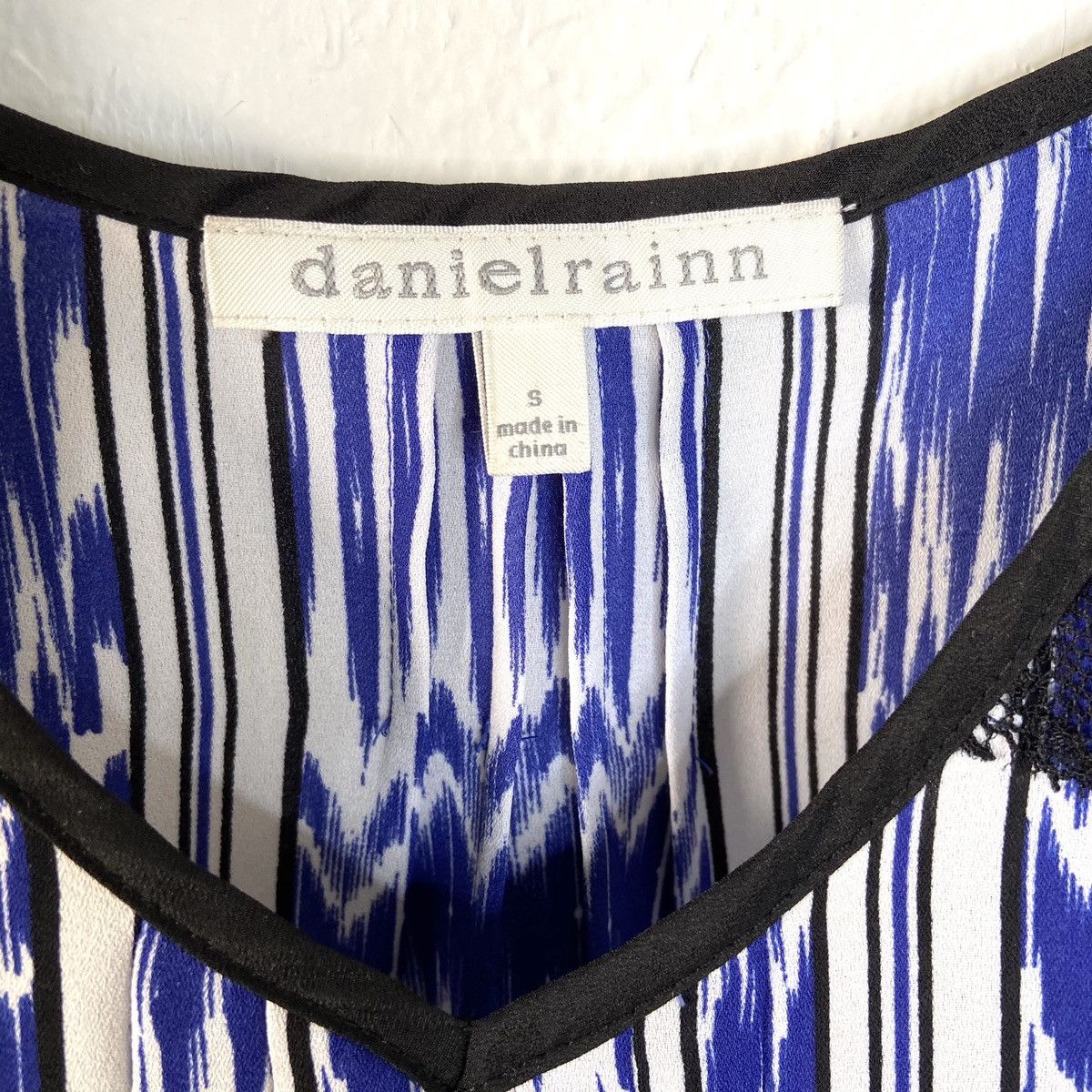 Other Flowy Silky Blue and White Patterned Lace Detail Top S Size S / US 4 / IT 40 - 3 Thumbnail