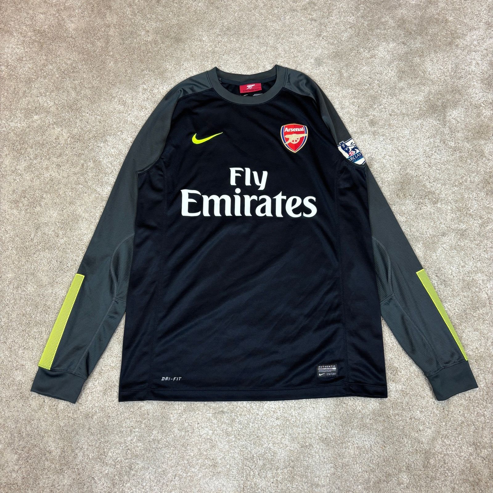 Nike Arsenal 2013 2014 Goalkeeper Mesut Ozil 11 Jersey Men's M Size US M / EU 48-50 / 2 - 3 Thumbnail