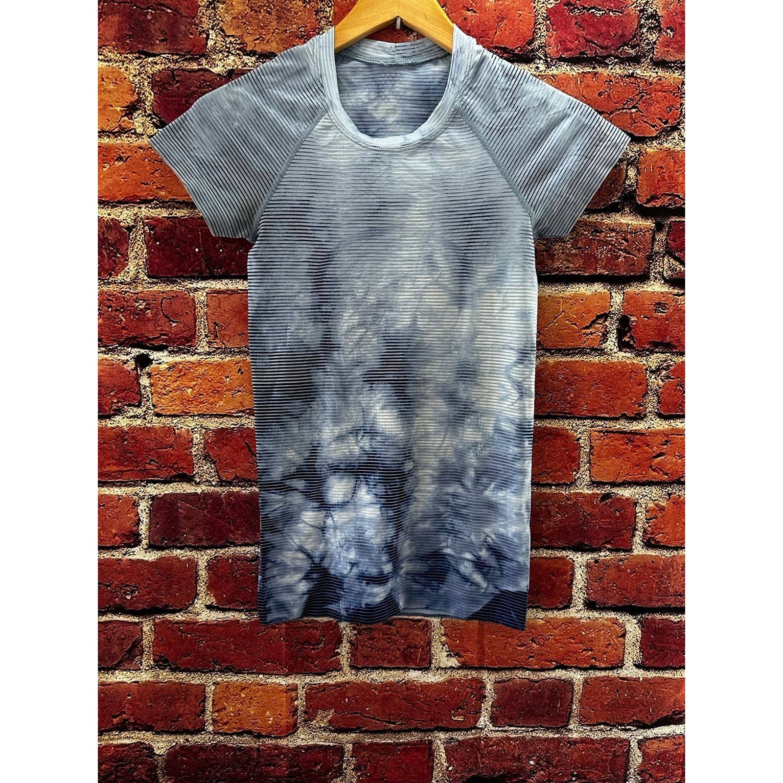 Lululemon lululemon tie dye top size 2 Size XS / US 0-2 / IT 36-38 - 2 Thumbnail