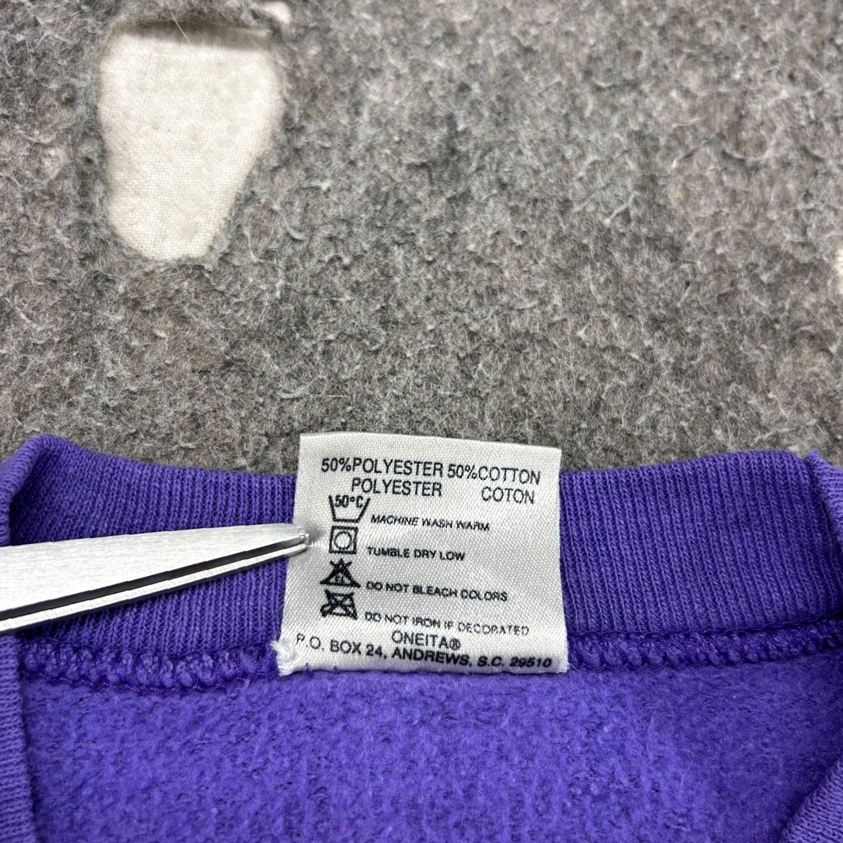 Vintage VINTAGE Onieta Sweatshirt Mens L Purple Crew Neck Pullover Fleece Blank USA 90s Size US L / EU 52-54 / 3 - 5 Thumbnail