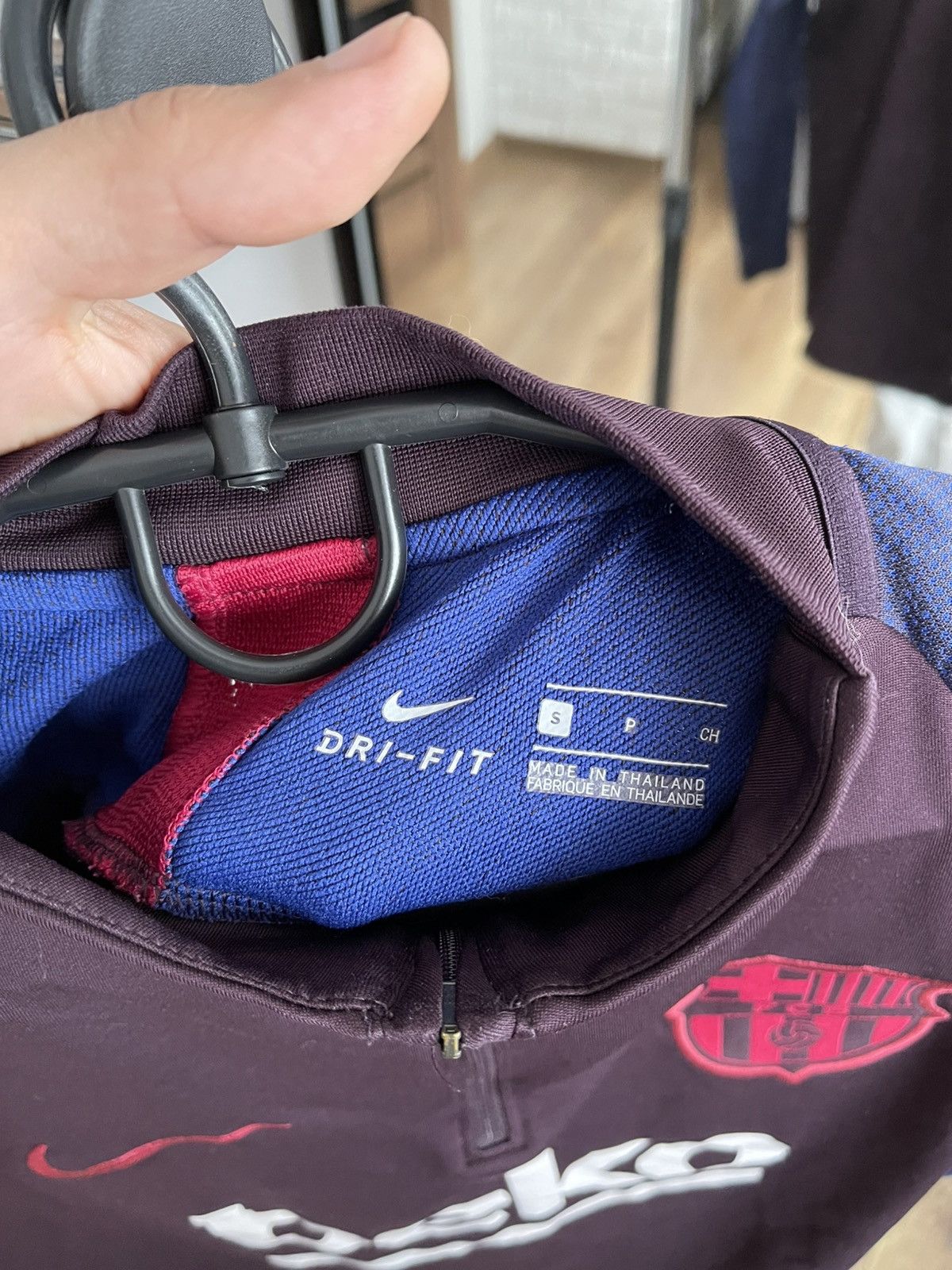 Other 2019/2020 Nike Barcelona Soccer Drill Top Jersey Sweatshirt Size US S / EU 44-46 / 1 - 9 Thumbnail