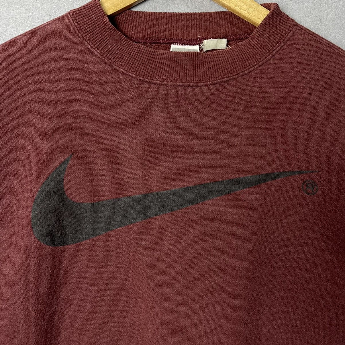 Nike Vintage Nike Swoosh Crewneck Sweatshirt – Burgundy (M) Size US M / EU 48-50 / 2 - 3 Thumbnail