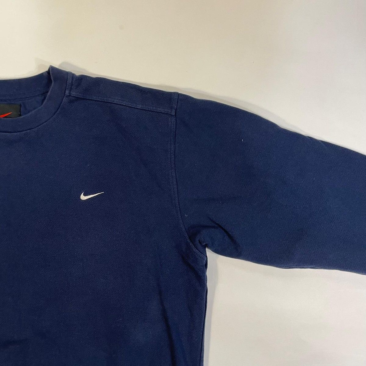 Nike Navy blue Nike boxy sweatshirt with embroidered swoosh 90s Size US L / EU 52-54 / 3 - 2 Thumbnail