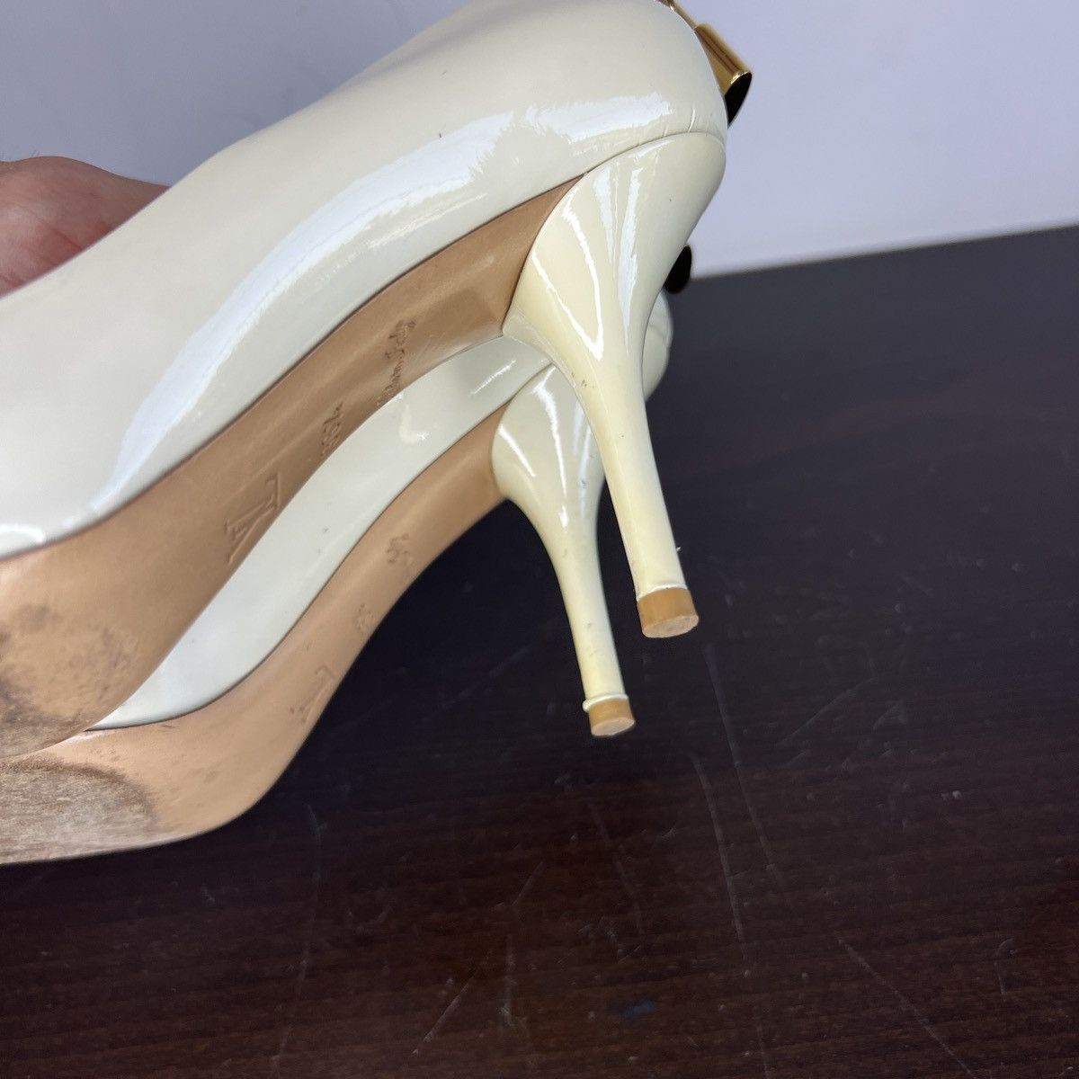 Louis Vuitton Louis Vuitton Patent Leather Beige Heels Shoes Y2K Padlock Size US 5.5 / IT 35.5 - 12 Thumbnail
