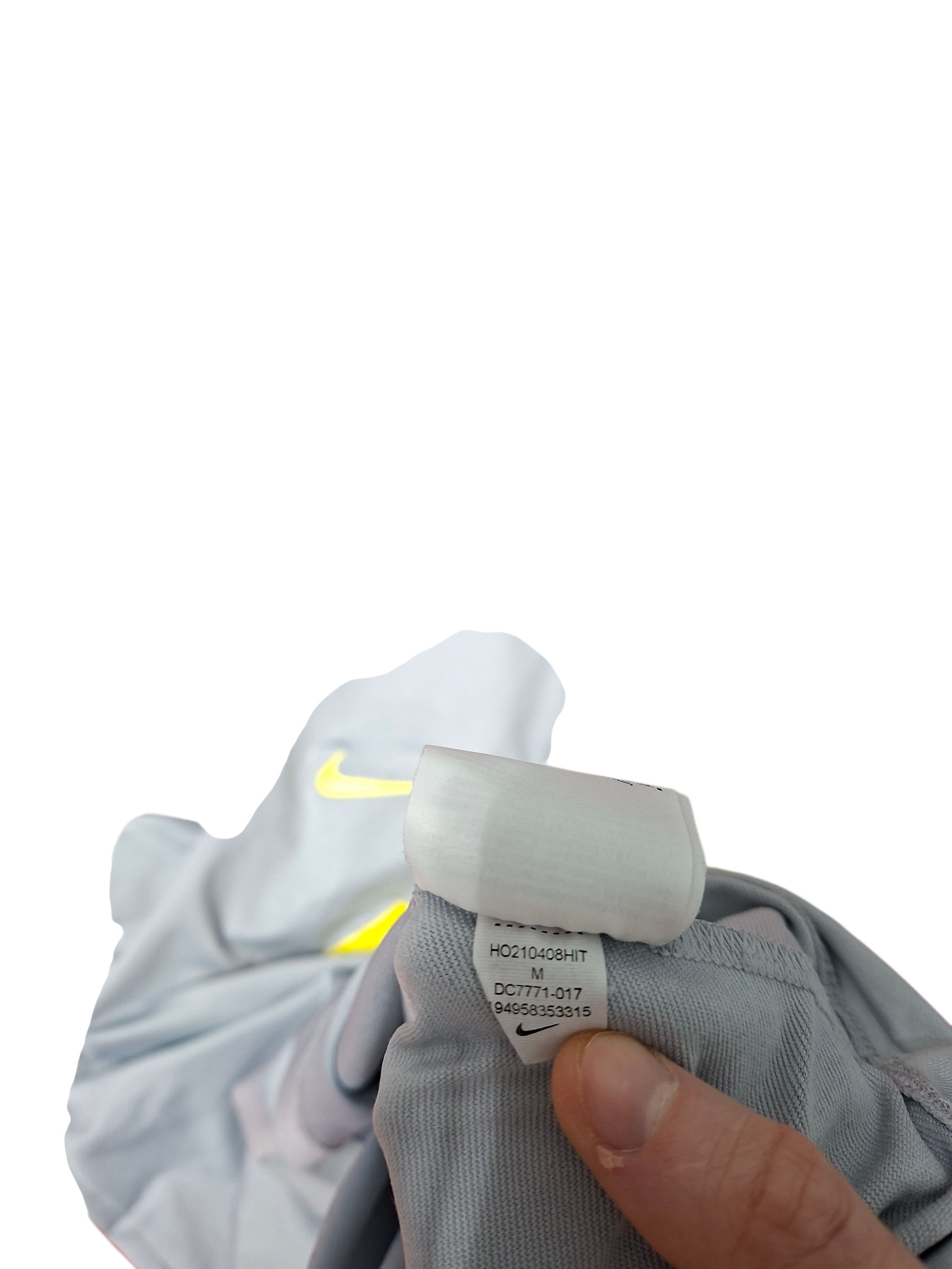 Nike LIVERPOOL NIKE VINTAGE 2021 TRAINING SOCCER SWEATSHIRT Size US M / EU 48-50 / 2 - 5 Thumbnail