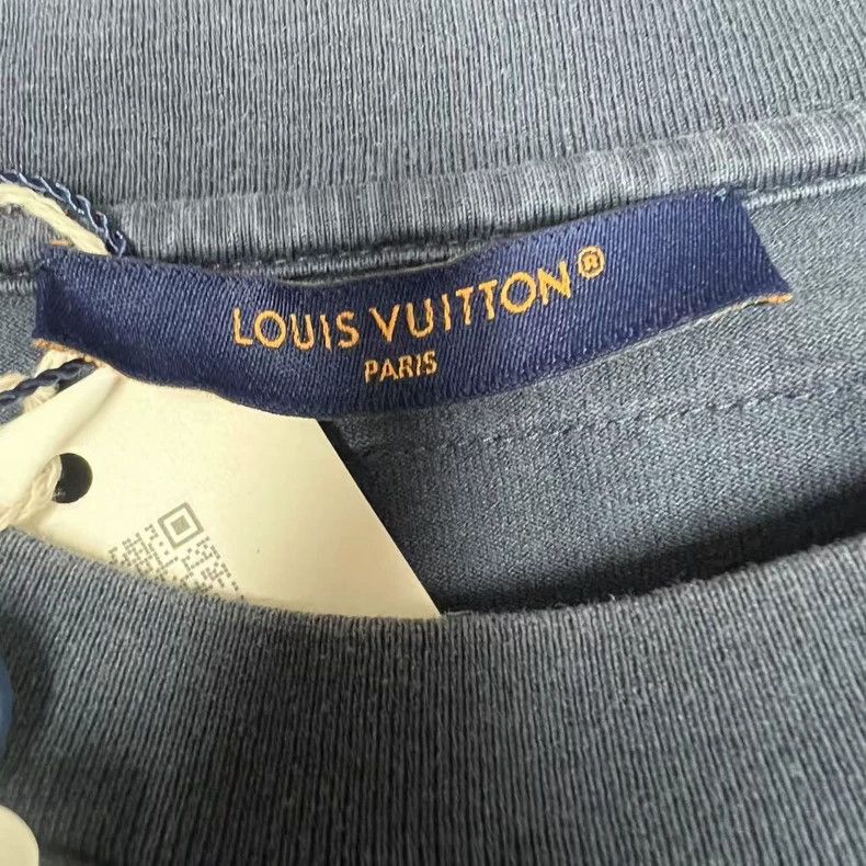 Louis Vuitton Louis Vuitton 23 New embossed short sleeves Size US XXL / EU 58 / 5 - 4 Thumbnail
