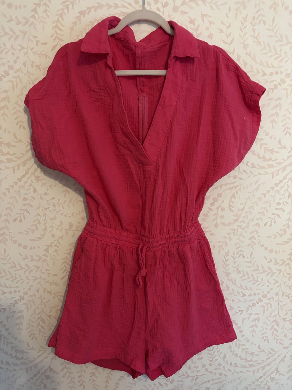 Other Cupshe Pink Romper Drawstring Waist Collar Open Back Size 30" / US 8 / IT 44 - 1 Thumbnail