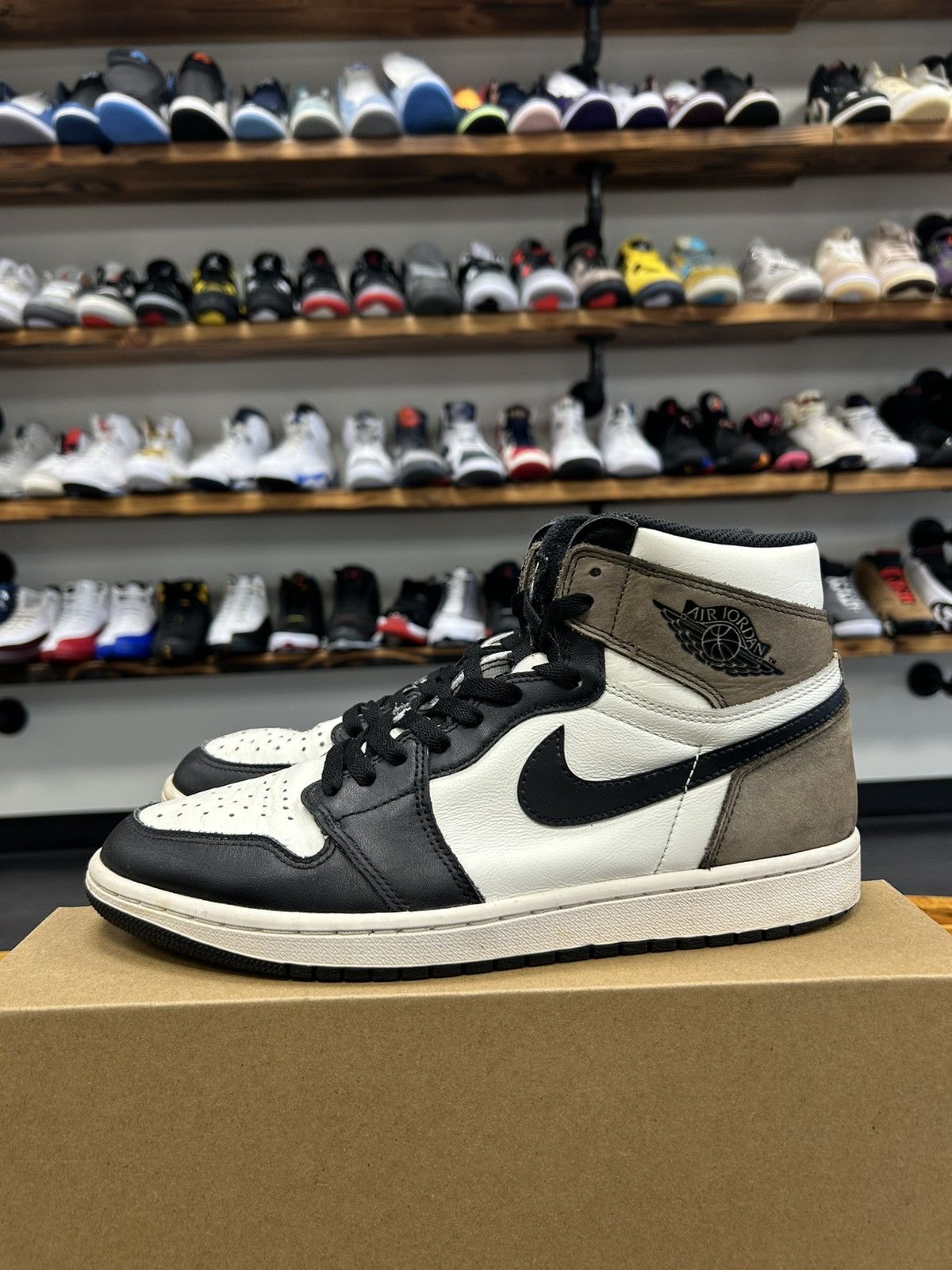 Jordan Brand Jordan 1 Retro High “Dark Mocha” Size US 10 / EU 43 - 3 Thumbnail