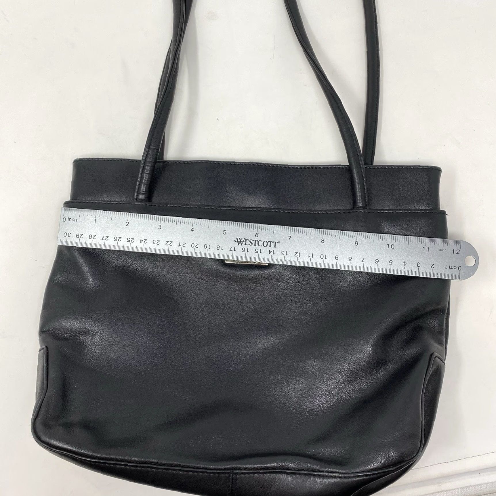 Etienne Aigner Vtg Etienne Aigner Black Leather Shoulder Bag Handbag Purse Y2K Minimalist Bag Women Small 9x12x3 Black Leather Shoulder Bag Vintage Size ONE SIZE - 3 Thumbnail
