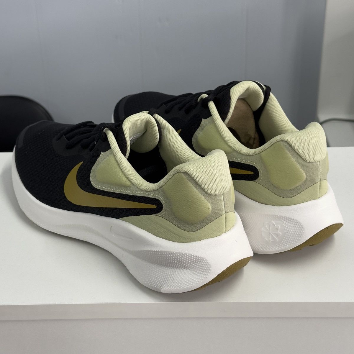 Nike Original Nike Revolution 7 FB2207-006 | US 10 / EU 44 Size US 10 / EU 43 - 3 Thumbnail