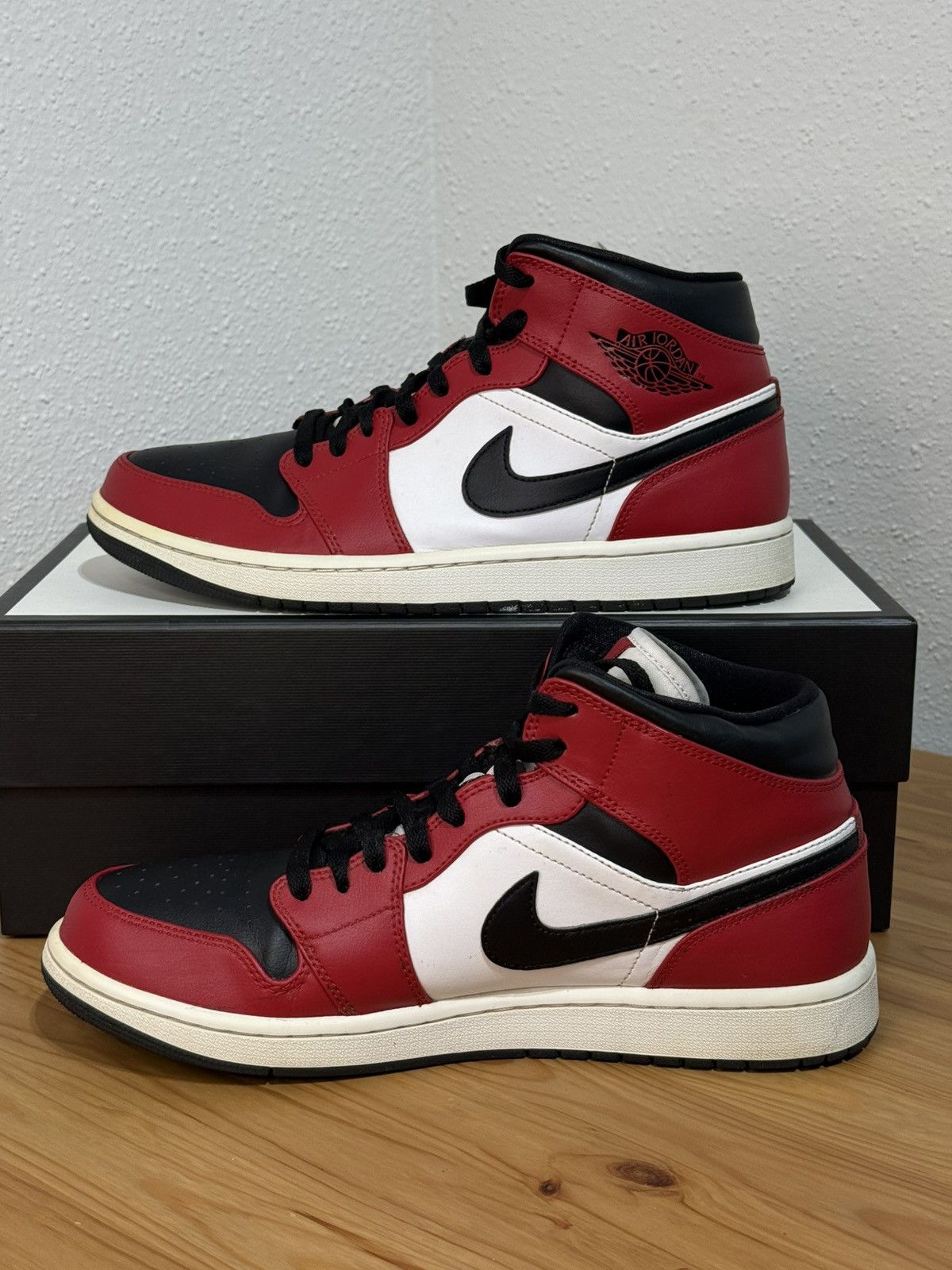 Jordan Brand × Nike Nike Air Jordan 1 Mid Chicago Toe No box Size US 10.5 / EU 43-44 - 7 Thumbnail