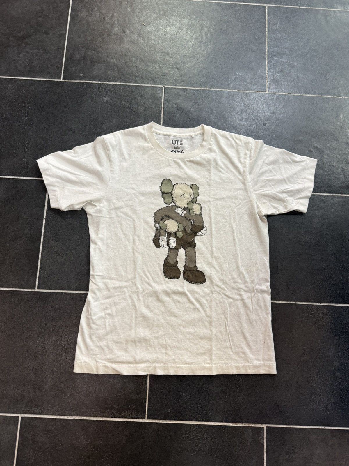 Kaws × Uniqlo KAWS x Uniqlo Clean Slate Tee Size US S / EU 44-46 / 1 - 1 Thumbnail