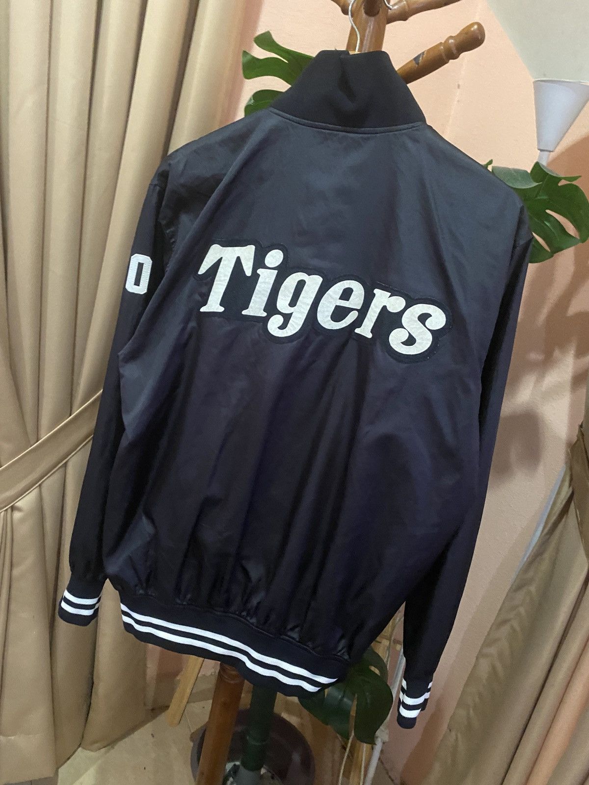 Japanese Brand Vintage ZETT Baseball Gear “Tigers” Nylon Bomber Jacket Size US L / EU 52-54 / 3 - 7 Thumbnail